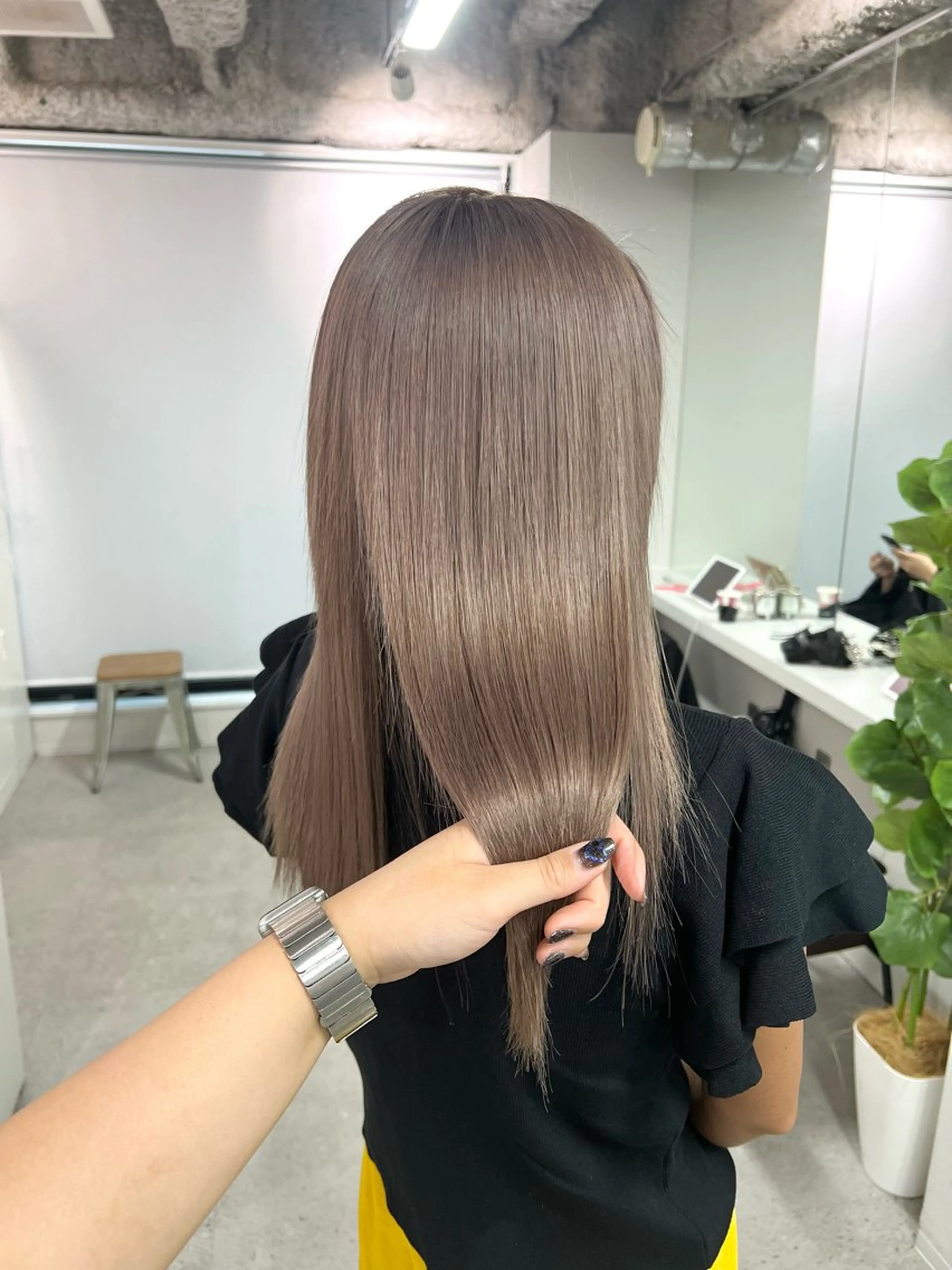 ミディアム カラー ハイトーンカラー 髪質改善 トリートメント sio.nail&eyebrow salon shimokitazawa2号店所属・nailist mana𖤐´-のネイルデザイン