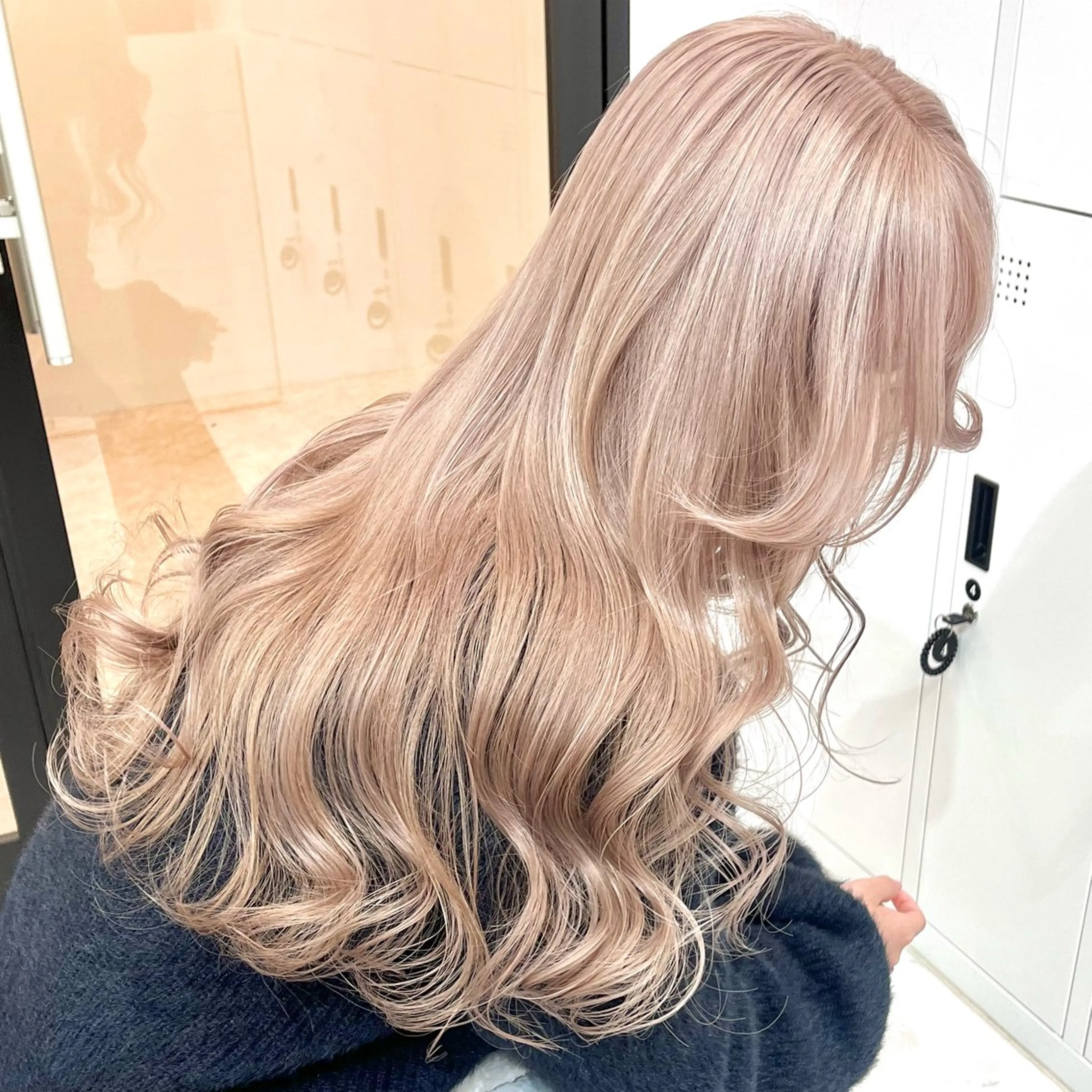 ミディアム カラー パーマ ヘアアレンジ メンズ キッズ メンズブリーチ ベージュカラー ブリーチ ミルクティーベージュ カット ヘアカラー トリートメント ✨艶ハイトーン/ 💗モモ໒꒱のヘアスタイル