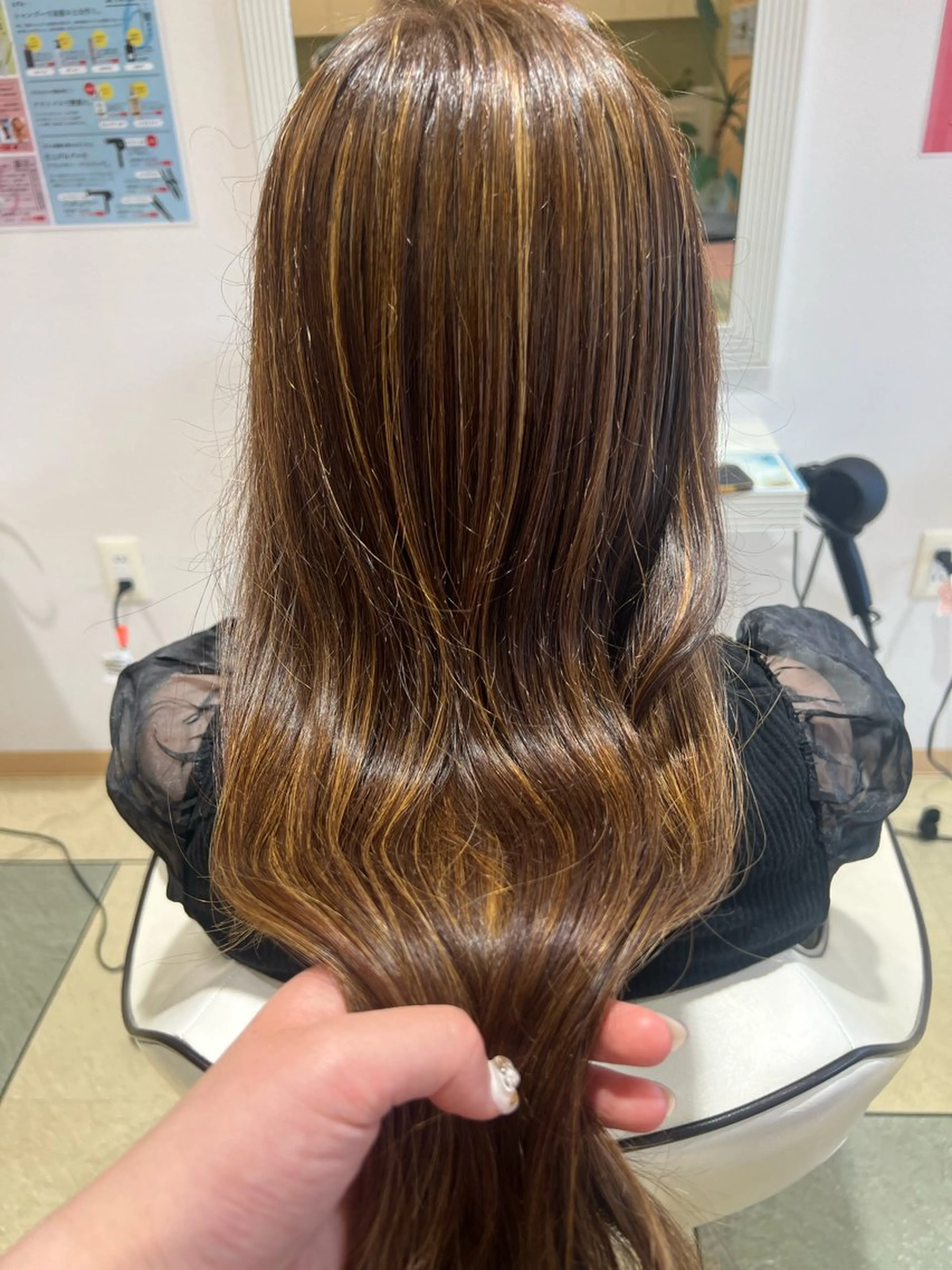 ロング カラー カット ヘアカラー トリートメント ☘️折戸結菜☘️ ハイトーンカラーのヘアスタイル