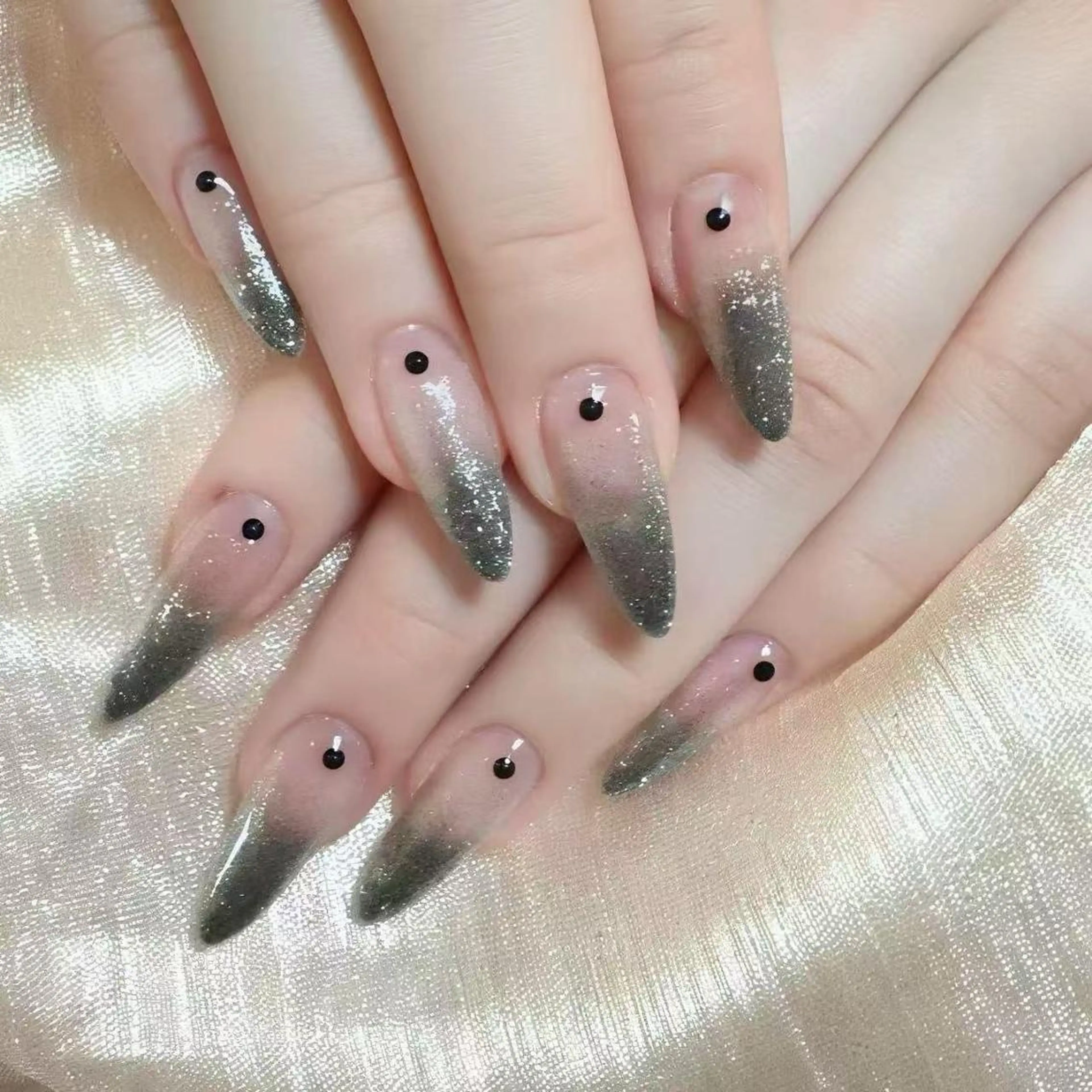 ネイル アートネイル オーロラネイル ガーリー キラキラネイル 韓国ネイル ハンドネイル DIAMOND 💦のネイルデザイン