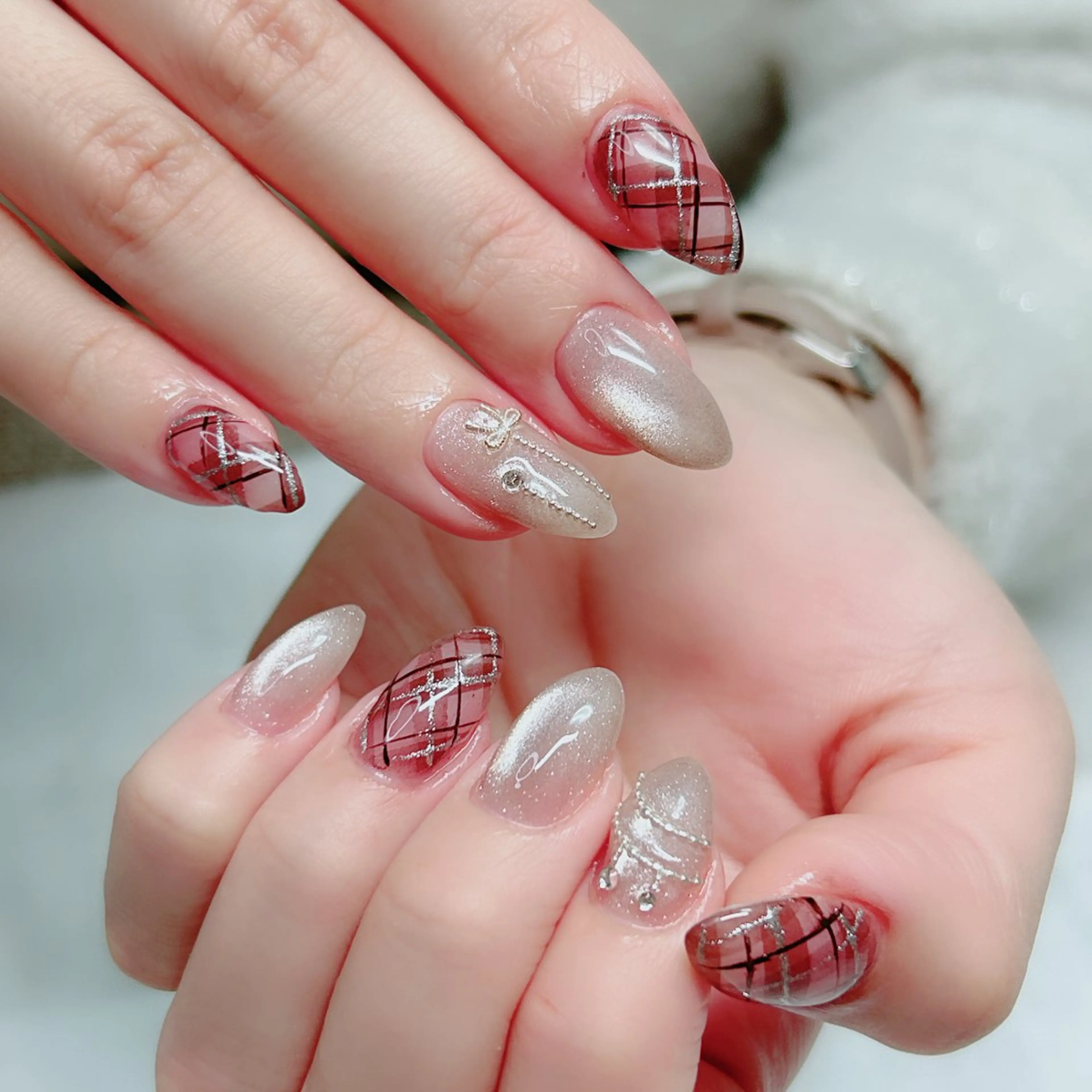 ネイル オーロラネイル ミラーネイル オフィスネイル ワンカラーネイル シンプルネイル ハンドネイル Cute Tips nailのネイルデザイン