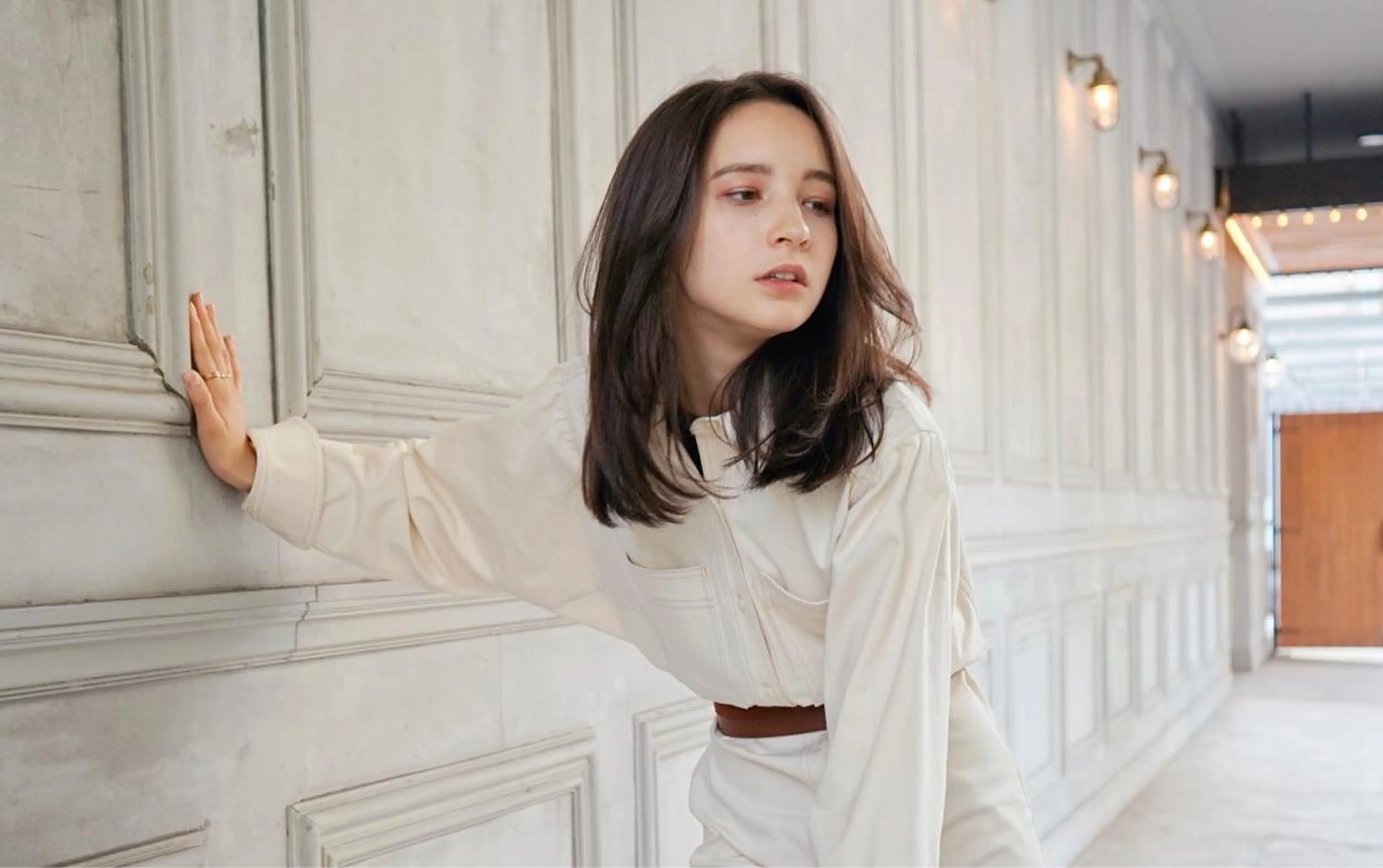 ミディアム カラー パーマ ヘアアレンジ ミディアムパーマ 丸みショート アッシュ アッシュブラウン ベージュカラー newi saLyu ネウィ　サリューのヘアスタイル