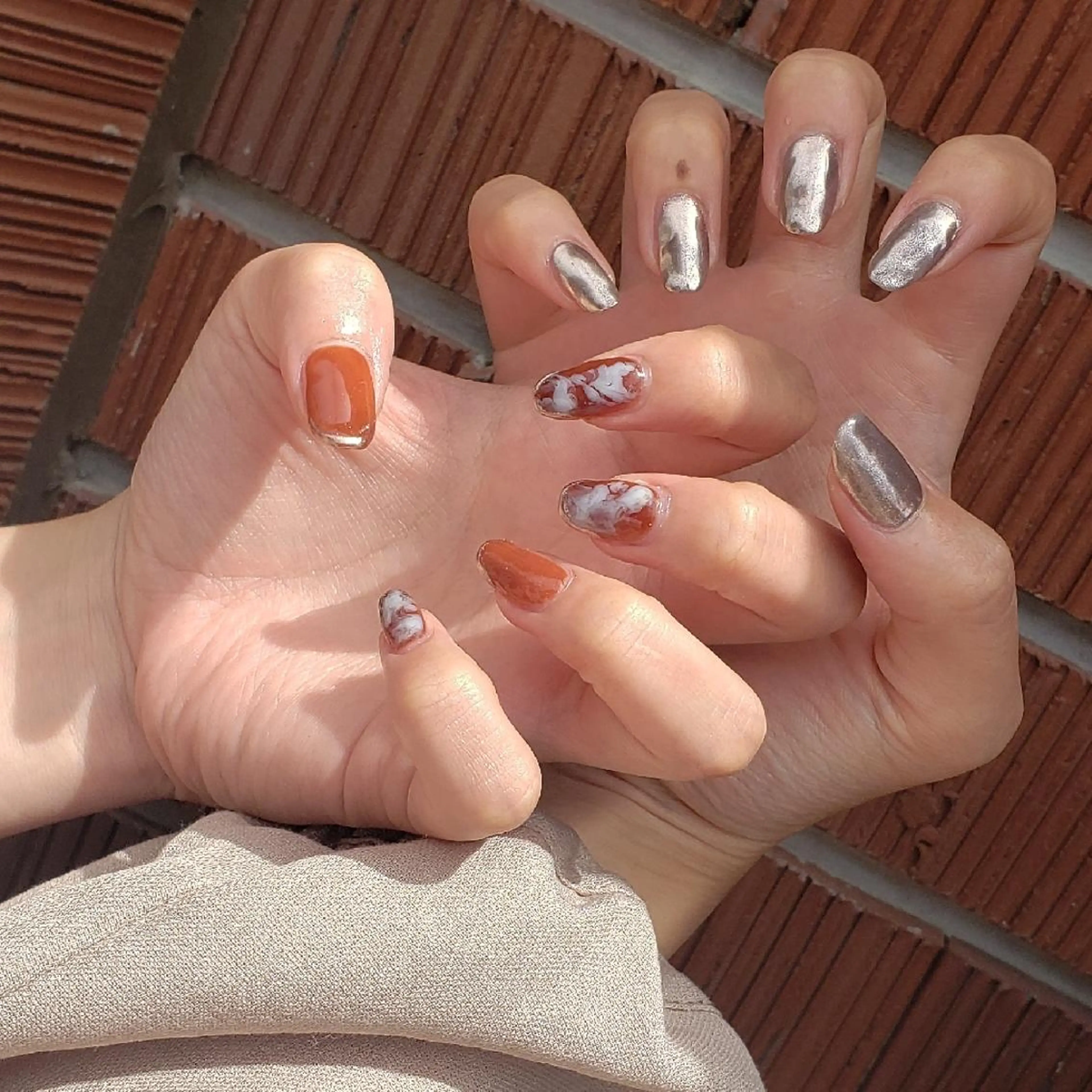 ネイル ミラーネイル 櫛の屋浜口店所属・櫛の屋浜口店 sumireのネイルデザイン