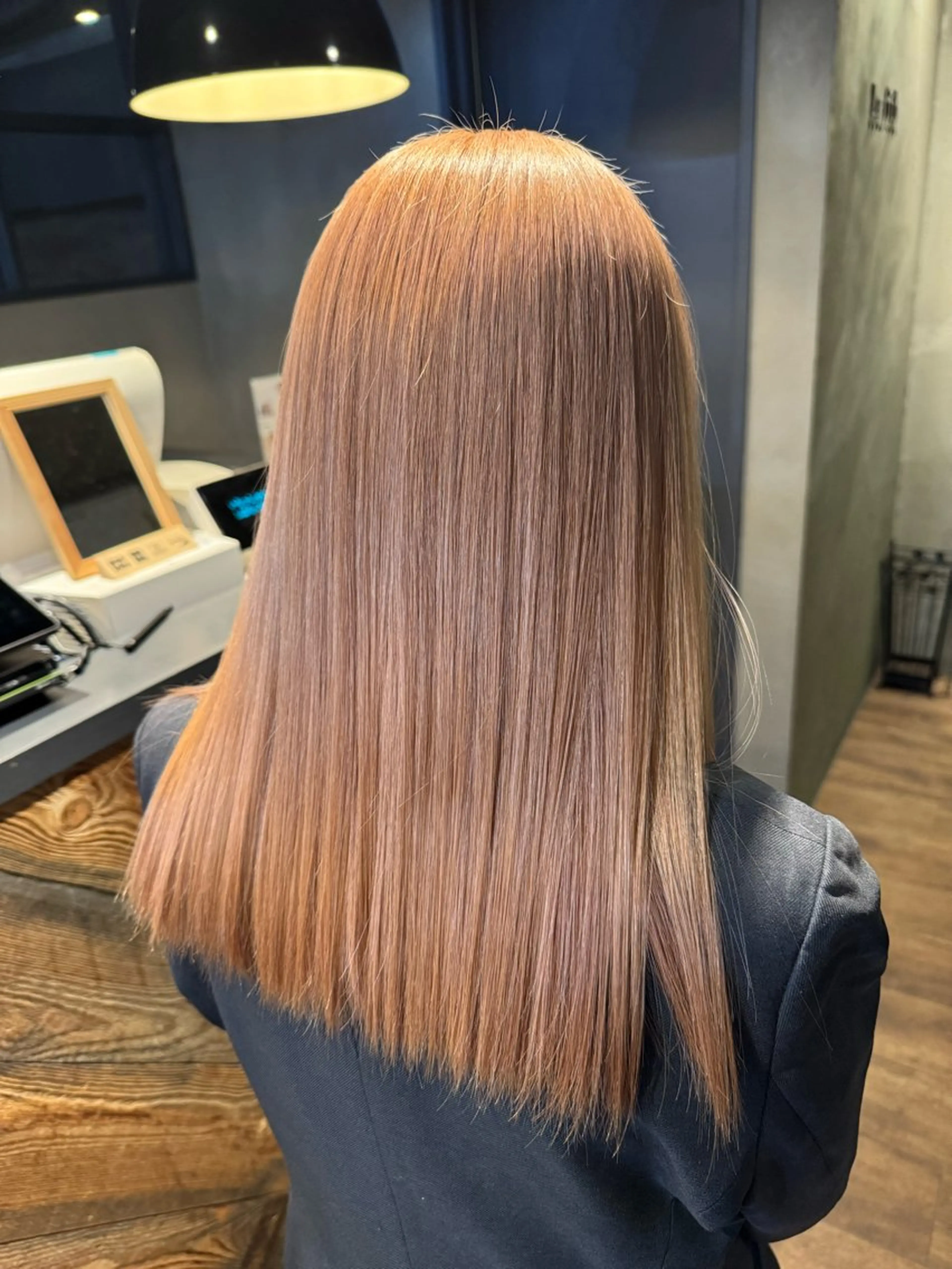 ミディアム カラー Eleanor spa&treatment 札幌店内にあるシェアサロン【WHITE】所属・シルクハイトーン / 髪質改善🦋MIKUのヘアスタイル