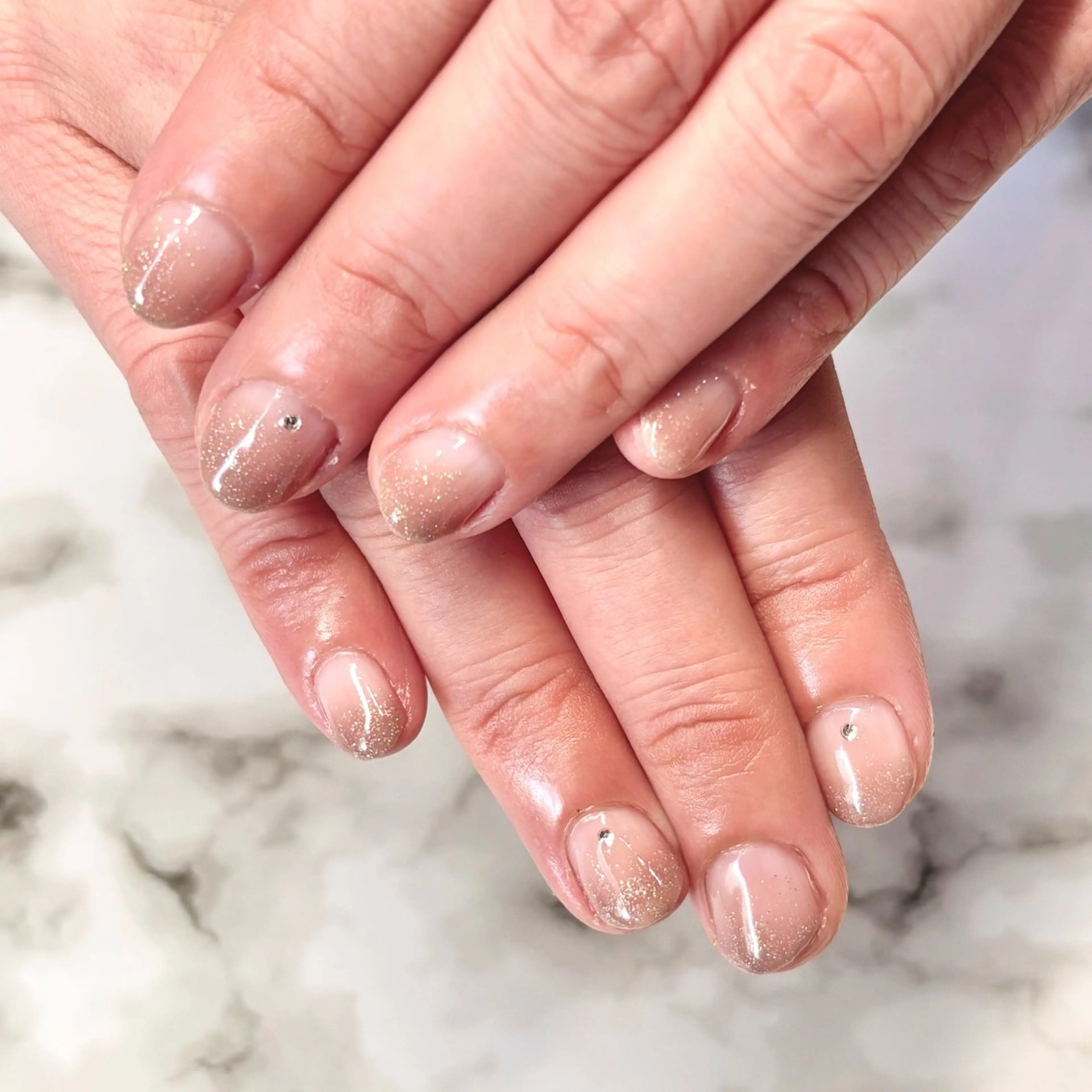 ネイル ラメ(グリッター) ラメグラデーション ハンドネイル Me19🕊️‎🤍 yuriのネイルデザイン