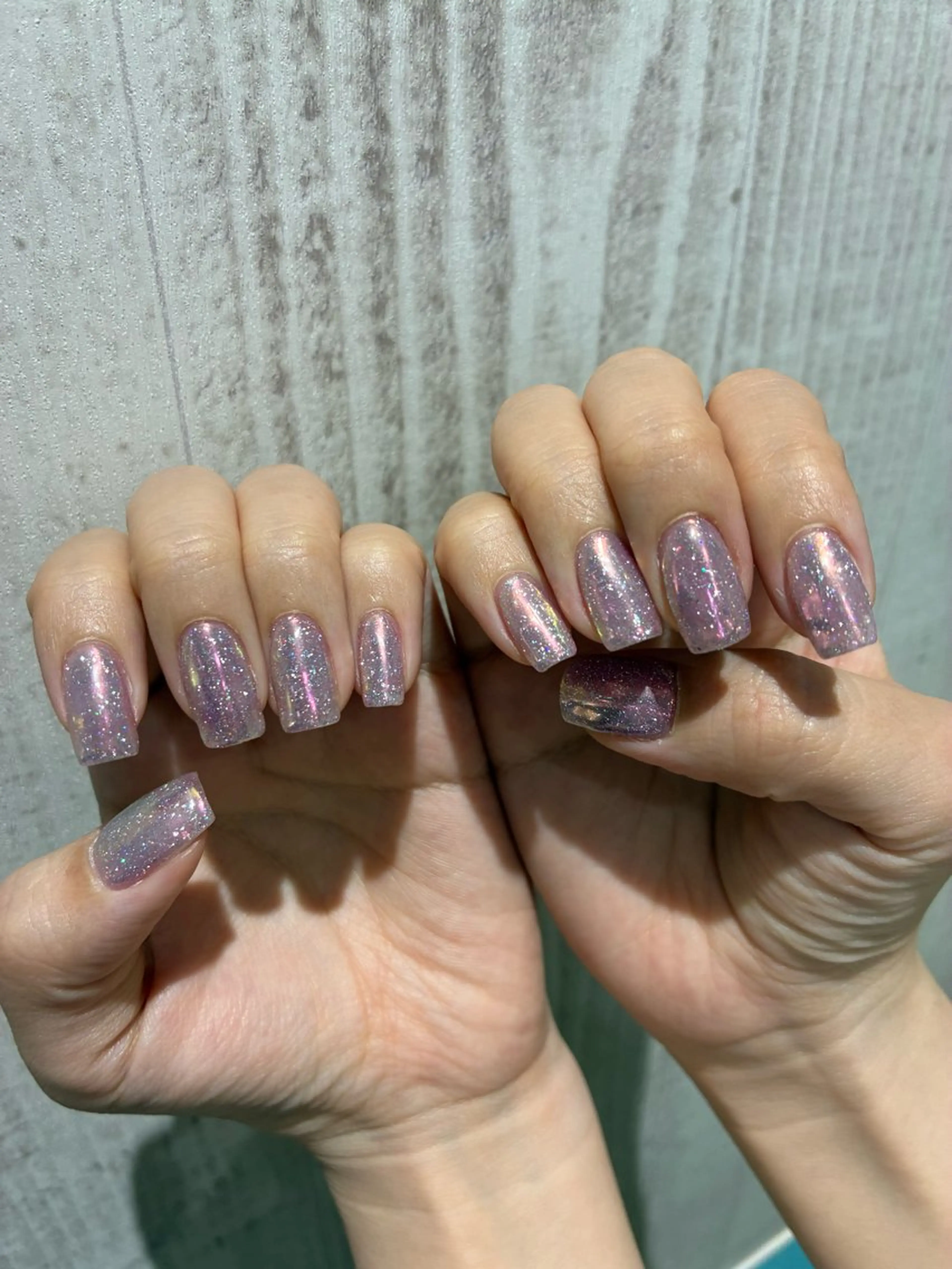 ネイル オーロラネイル フラッシュネイル ハンドネイル 13日3980円‼️ マグもデザインも◎のネイルデザイン