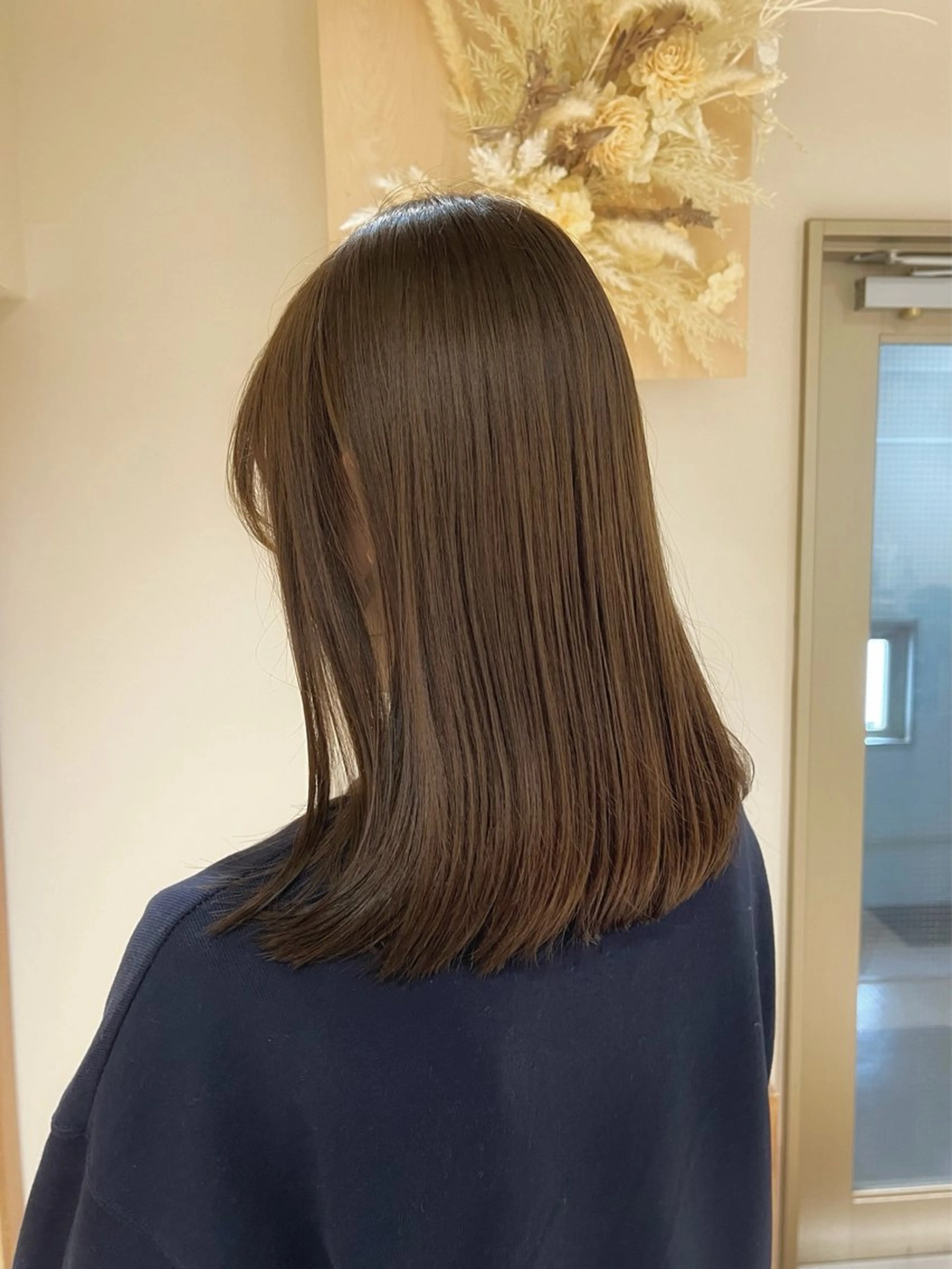 セミロング カラー ベージュカラー オリーブベージュ カット ヘアカラー KANO🌷 艶カラーのヘアスタイル