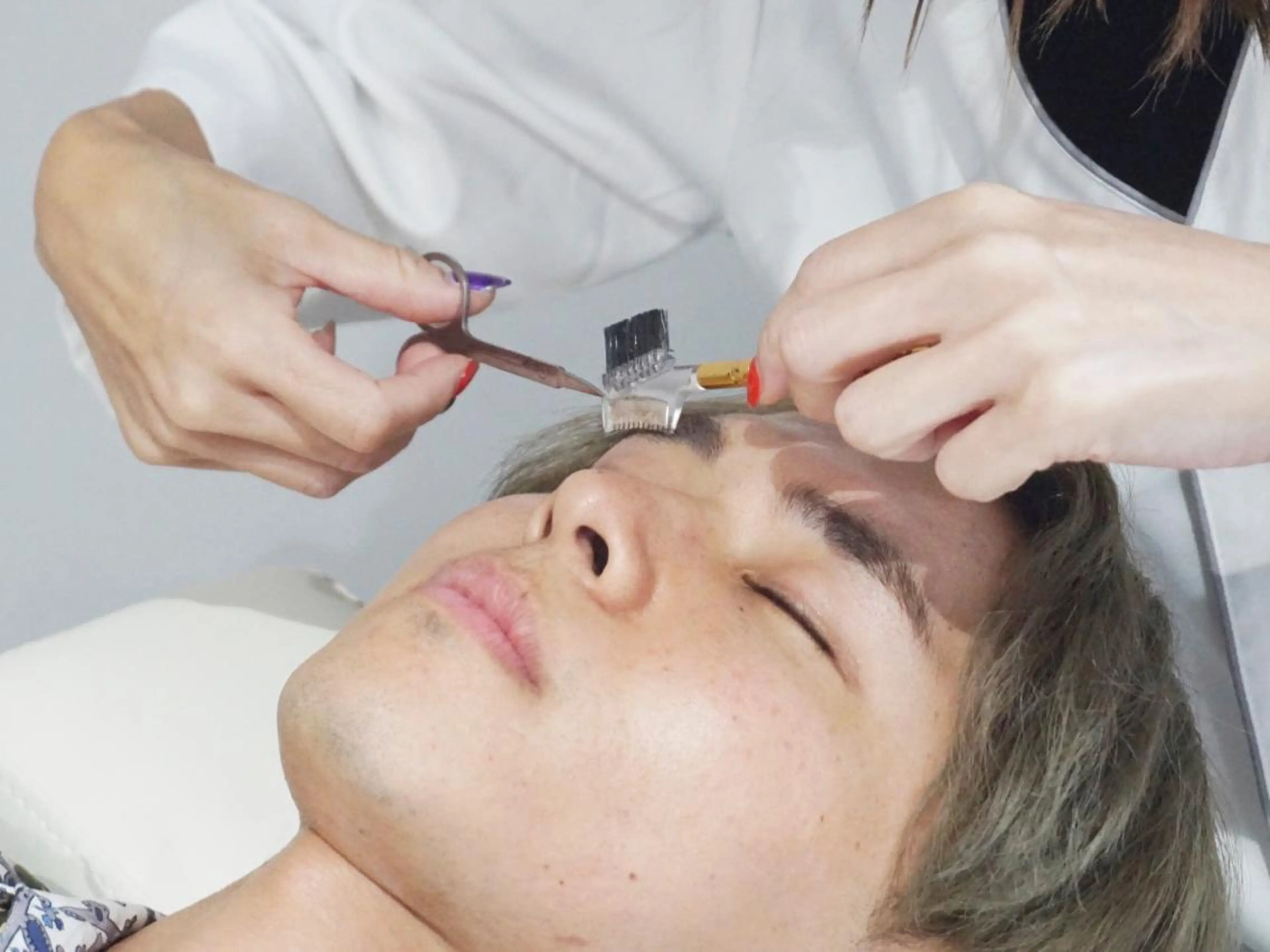 アイブロウ ハーブピーリング/韓国肌管理/フェイシャル/毛穴洗浄/眉毛/顔脱毛【糸脱毛専門】rev所属・ハーブピーリング🌹 毛穴洗浄❤️眉waxのエステ・リラクイメージ