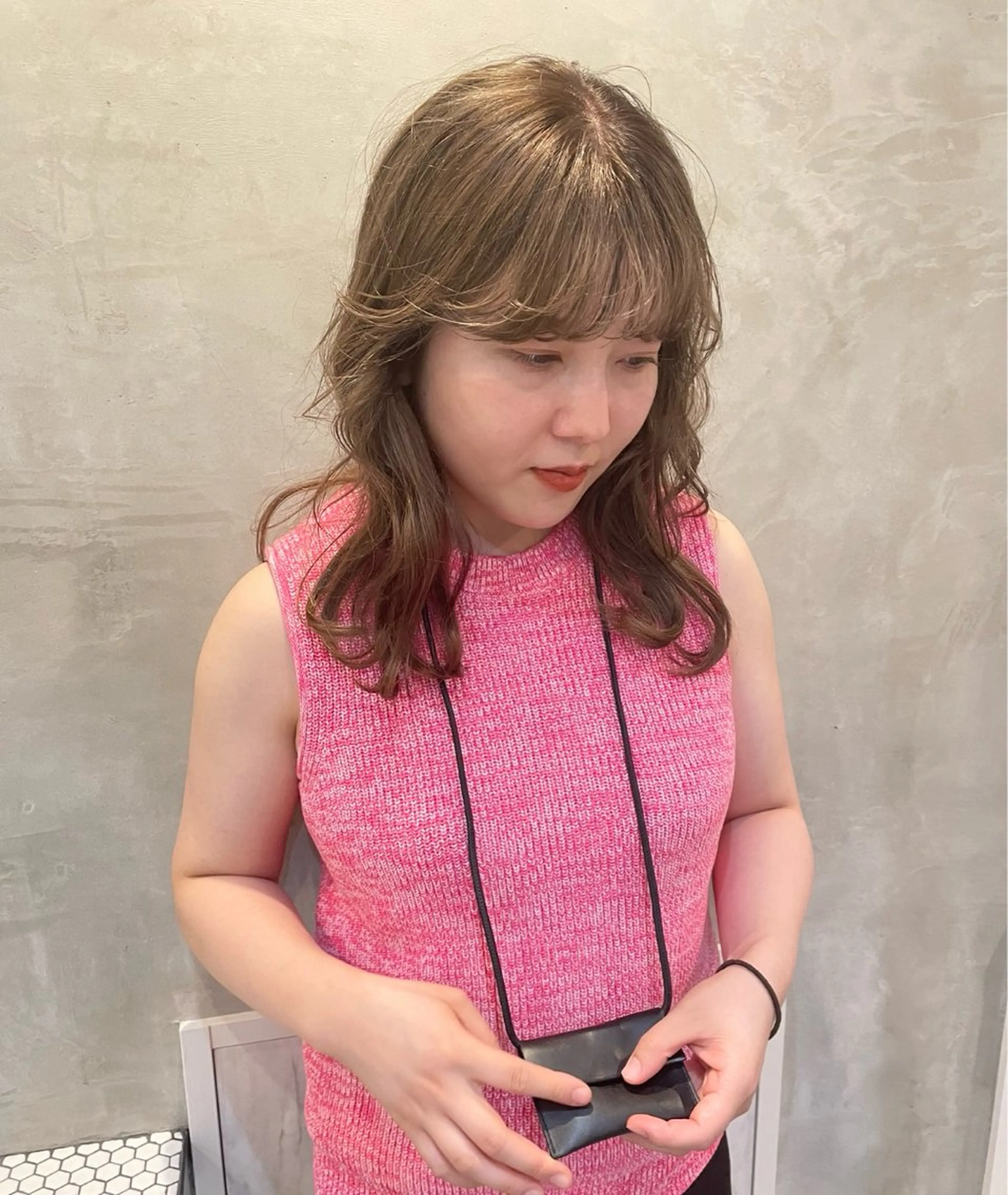 セミロング カラー ベージュカラー ブリーチ オリーブベージュ ヘアカラー 渋谷 留菜のヘアスタイル