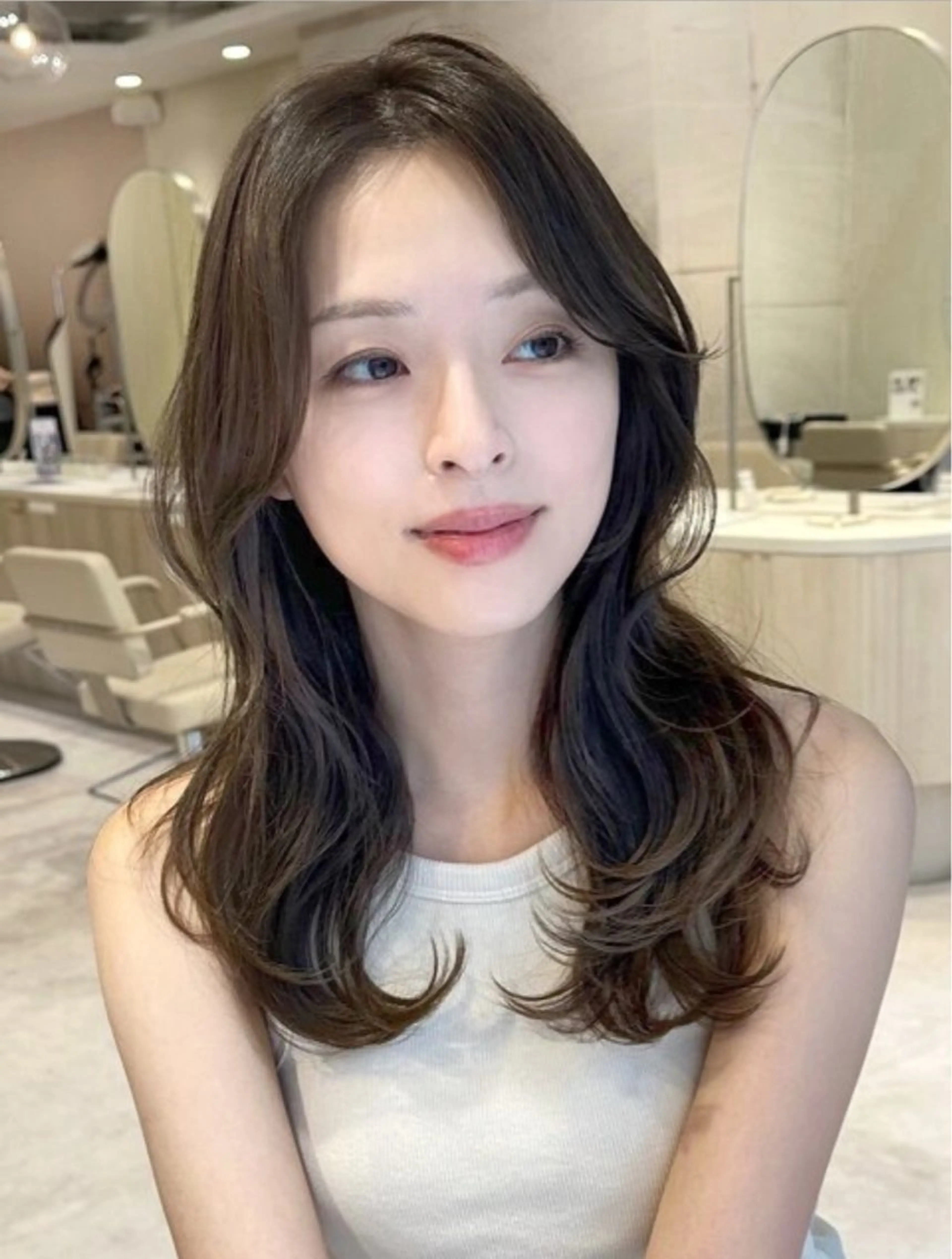 セミロング カラー ショコラグレージュ 透明感カラー グレージュ 韓国風ヘア レイヤーカット カット ヘアカラー カット無料｜レイヤー カット｜韓国モテへアのヘアスタイル