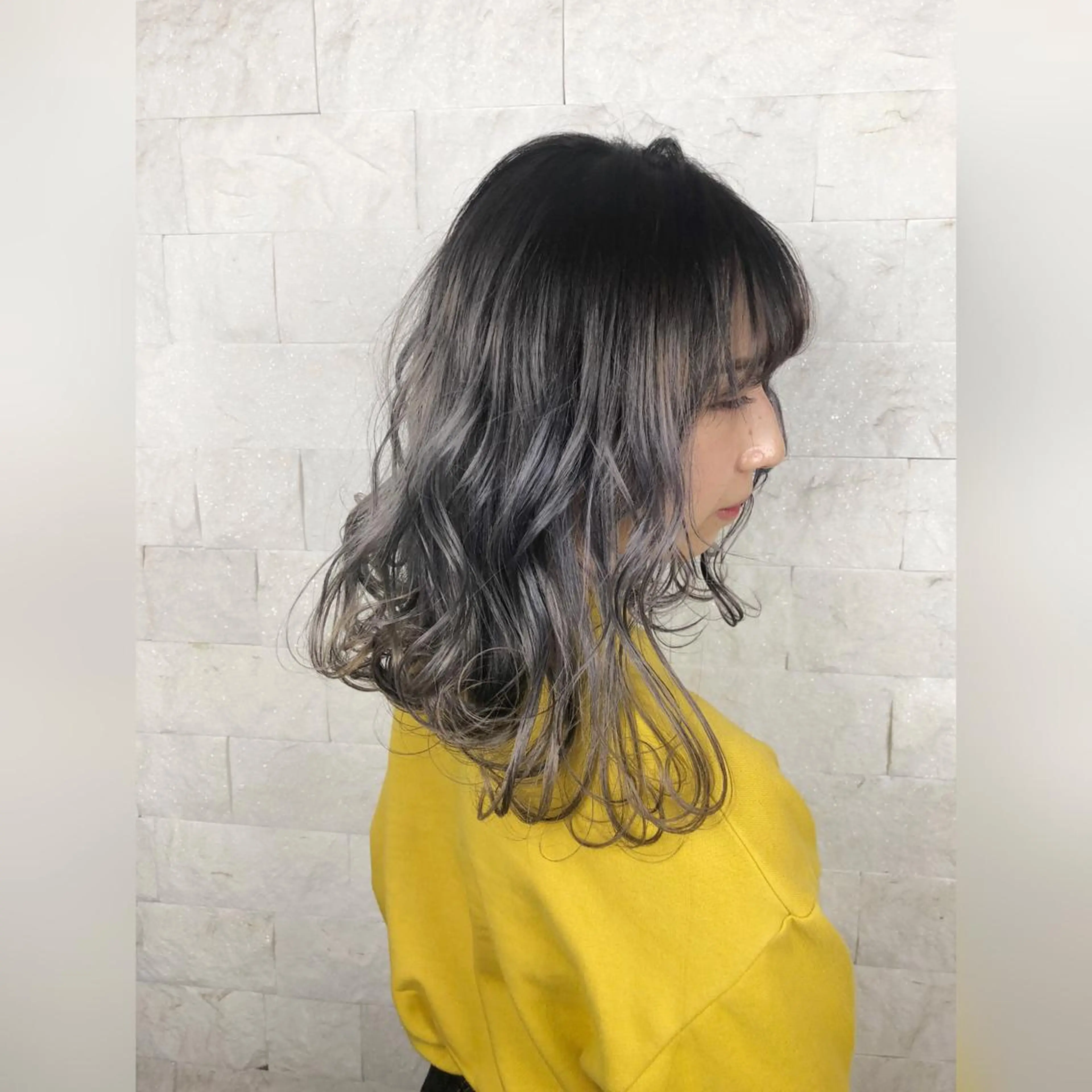 セミロング パープルカラー 圧倒的美髪ストレート ツダケイタロウのヘアスタイル