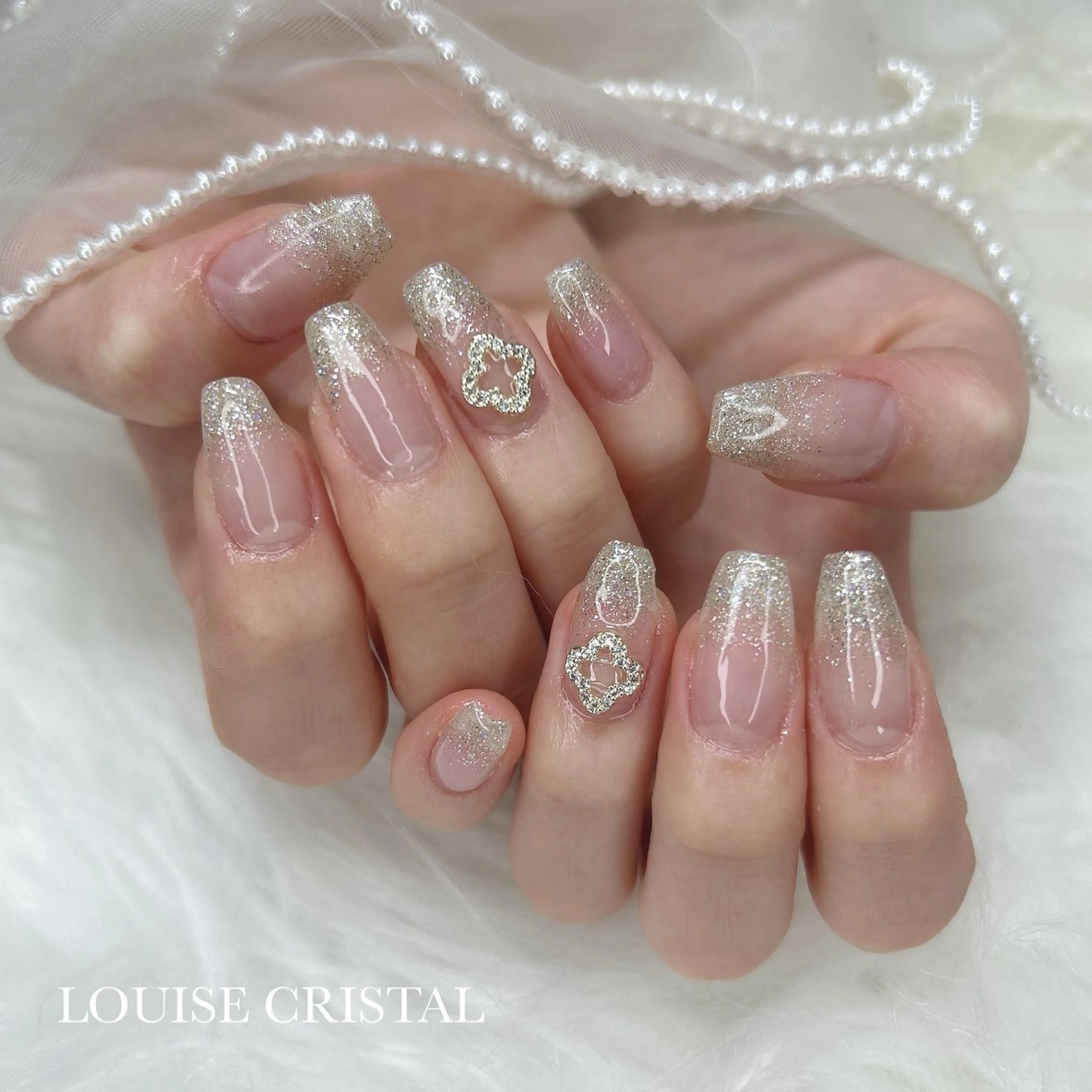 ネイル ハンドネイル LOUISE CRYSTALのネイルデザイン