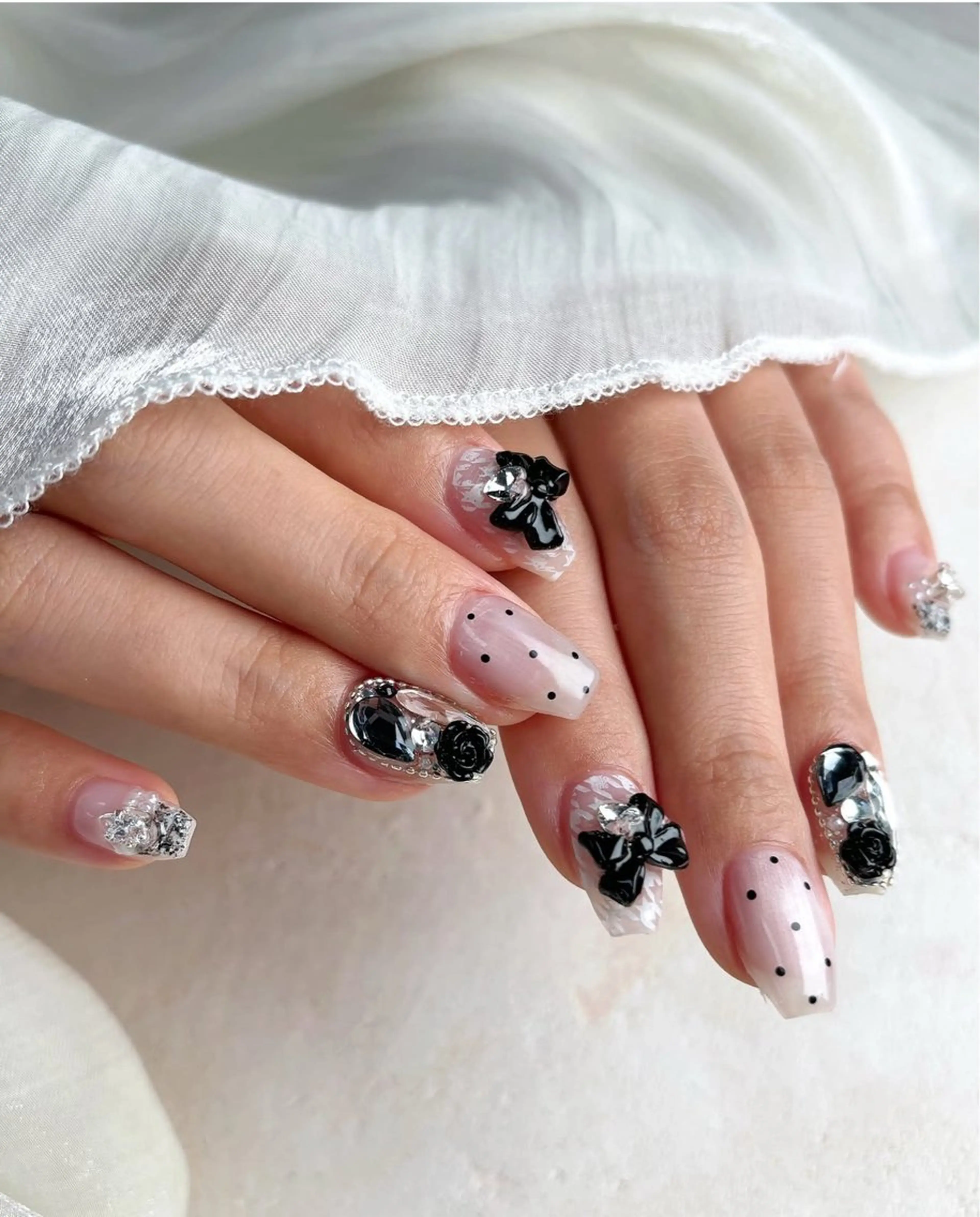 ネイル キラキラネイル マグネットネイル ミラーネイル ニュアンスネイル 春ネイル ハンドネイル Lina nail所属・Lunaa 池袋のネイルデザイン