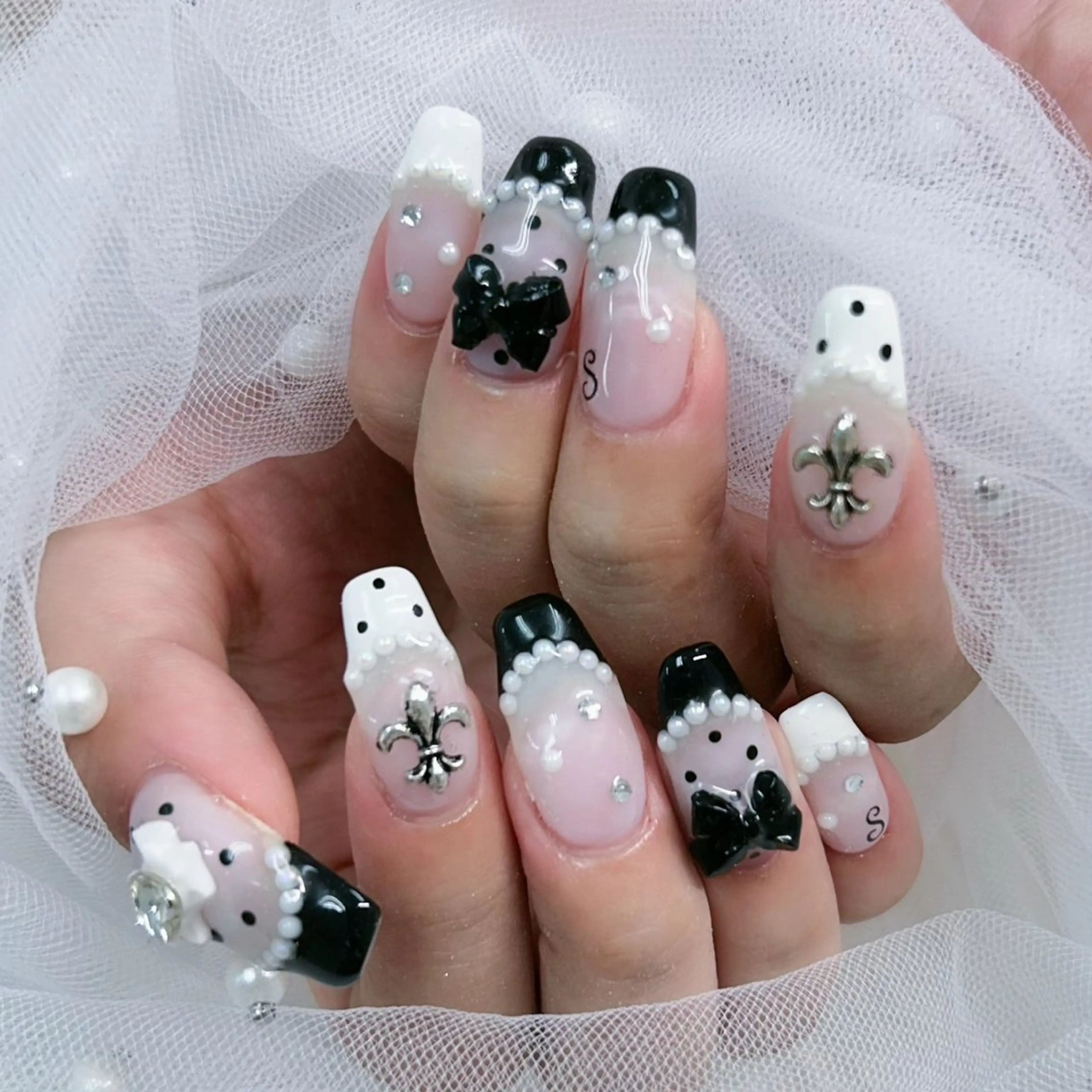 ネイル パーツ全部¥110 サロンミミのネイルデザイン