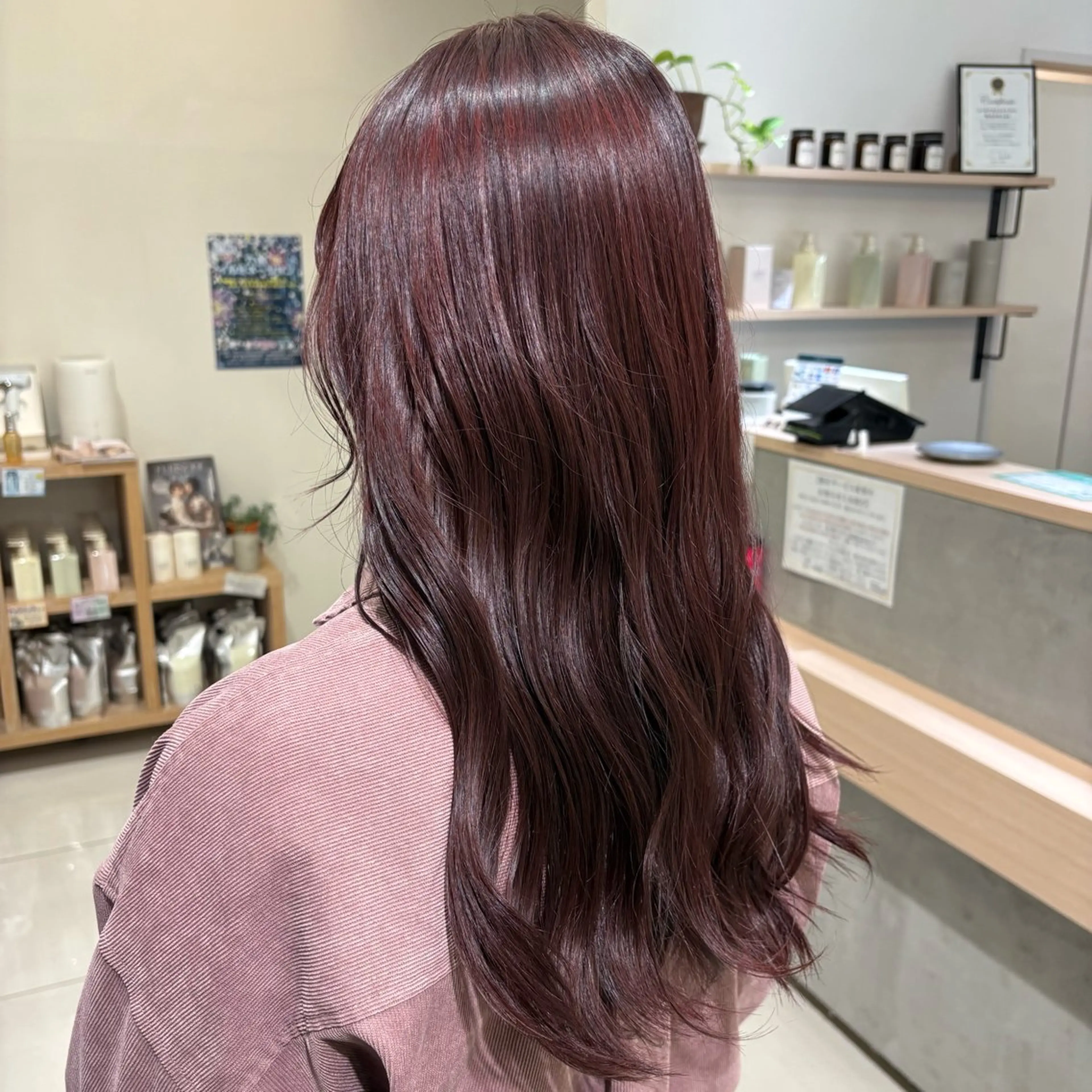 ロング ピンクブラウン ヘアカラー ハルカ/暖色カラー/ ブリーチカラーのヘアスタイル