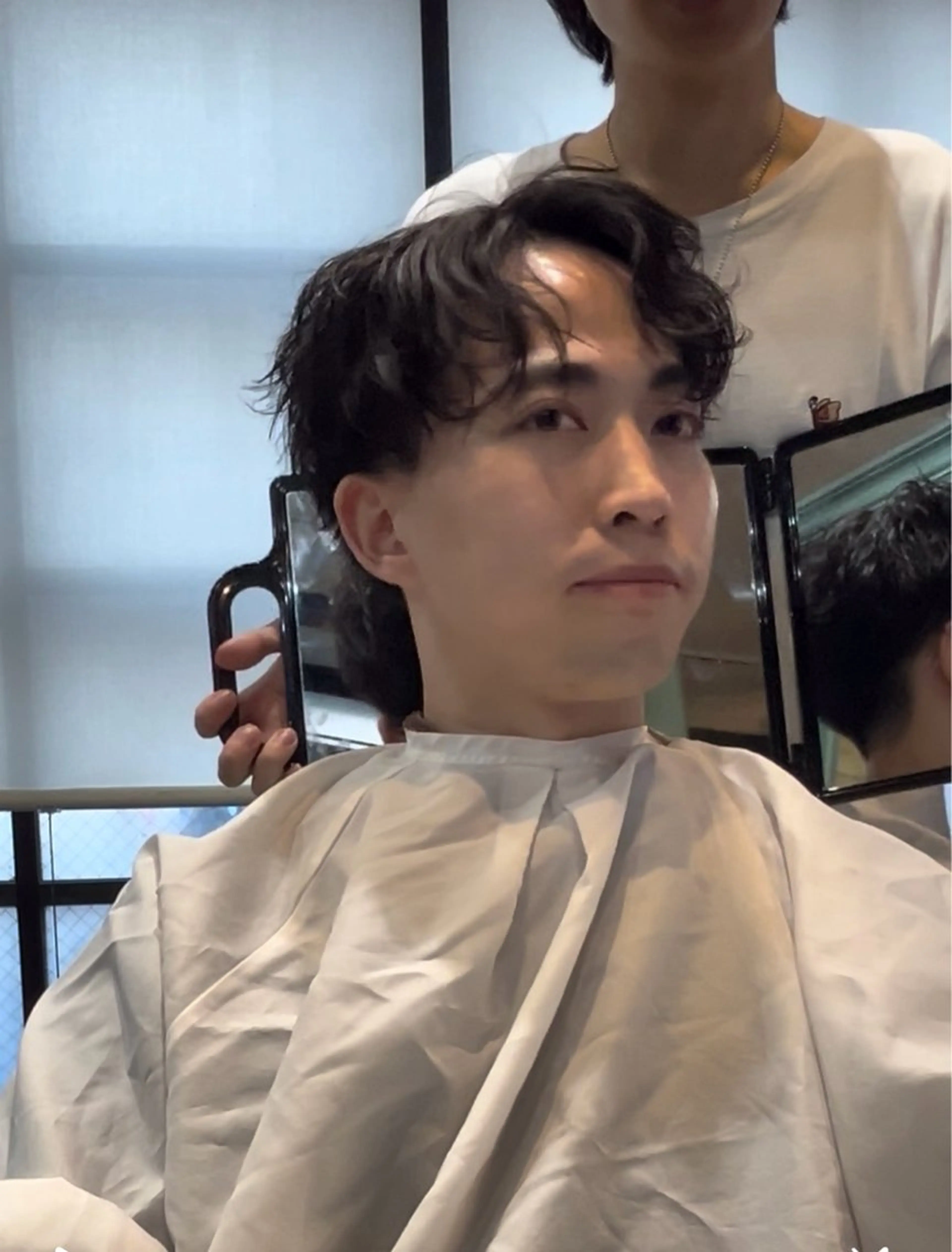 ショート パーマ モナン新宿所属・曲がる縮毛 メンズ 毛流れ 佐々木 優のヘアスタイル