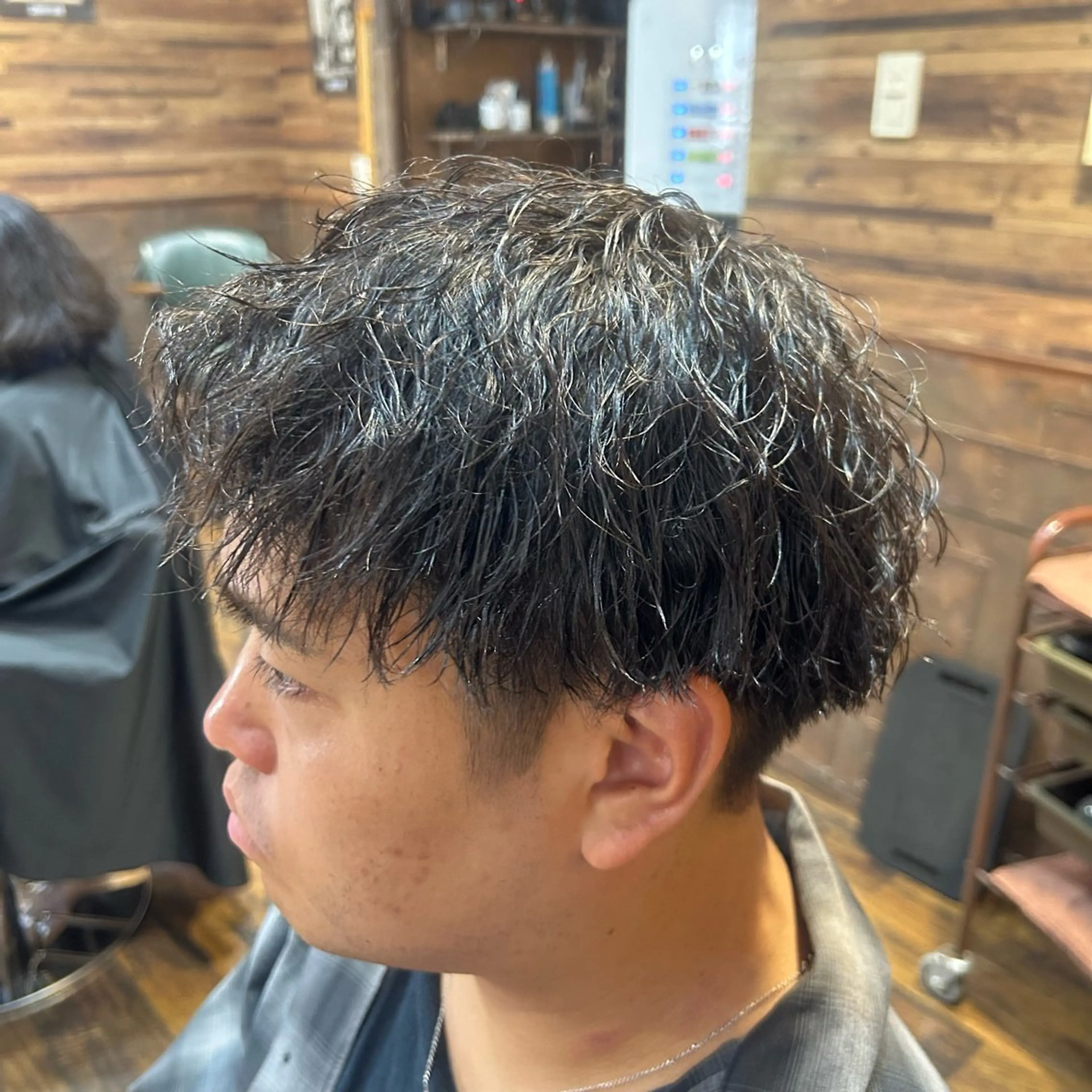 ショート パーマ メンズ メンズパーマ メンズツイストパーマ ストレートパーマ ツイストパーマ カット パーマ トリートメント ツイスパ/メンズ特化 🦋𝑺𝑶𝑵𝑬の眉毛・アイブロウイメージ