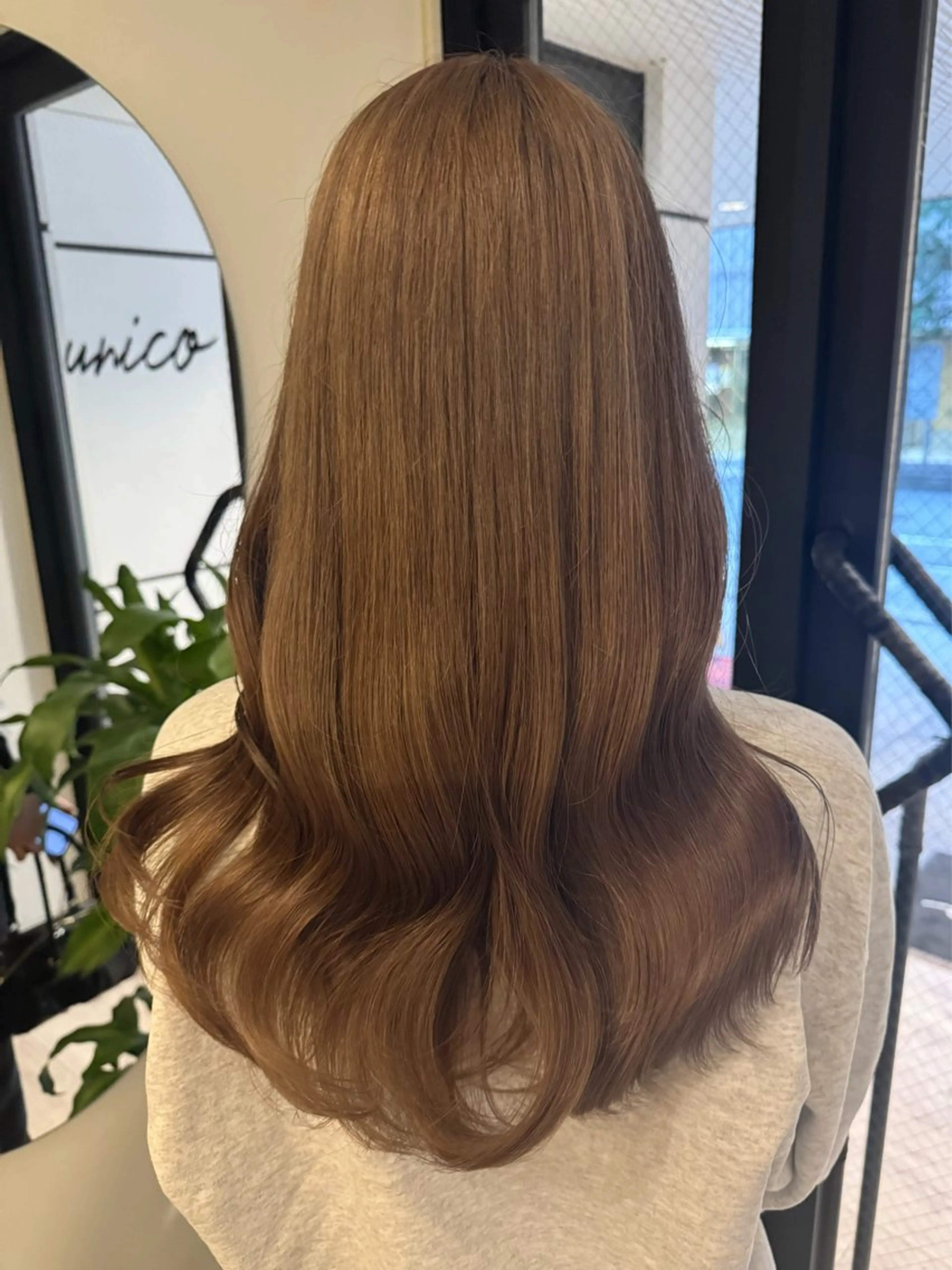 ロング カラー ベージュカラー ミルクティーベージュ 内沼 恵留菜のヘアスタイル