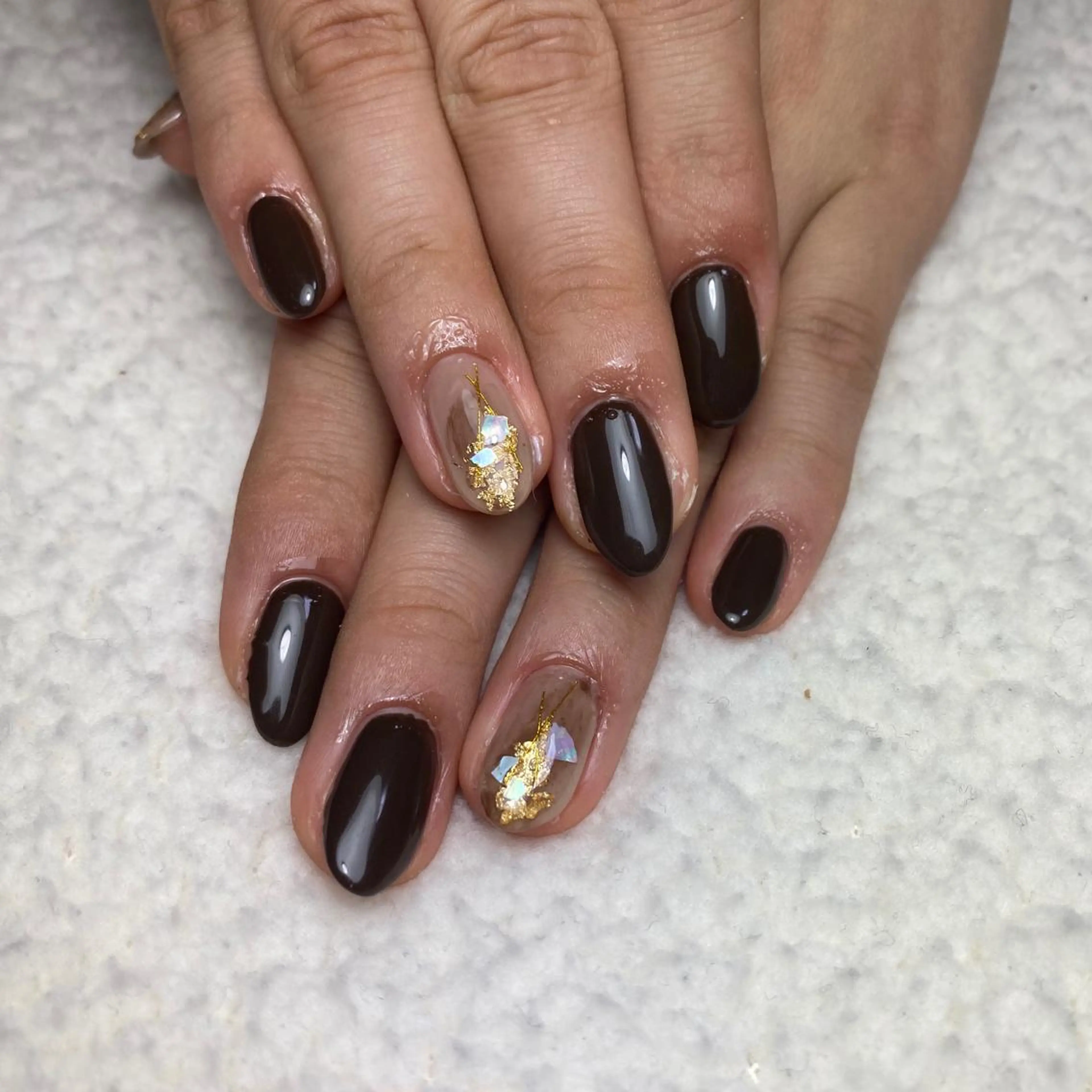 ネイル ブラウン ニュアンスネイル 冬ネイル ハンドネイル COCO+所属・COCO +のエステ・リラクイメージ