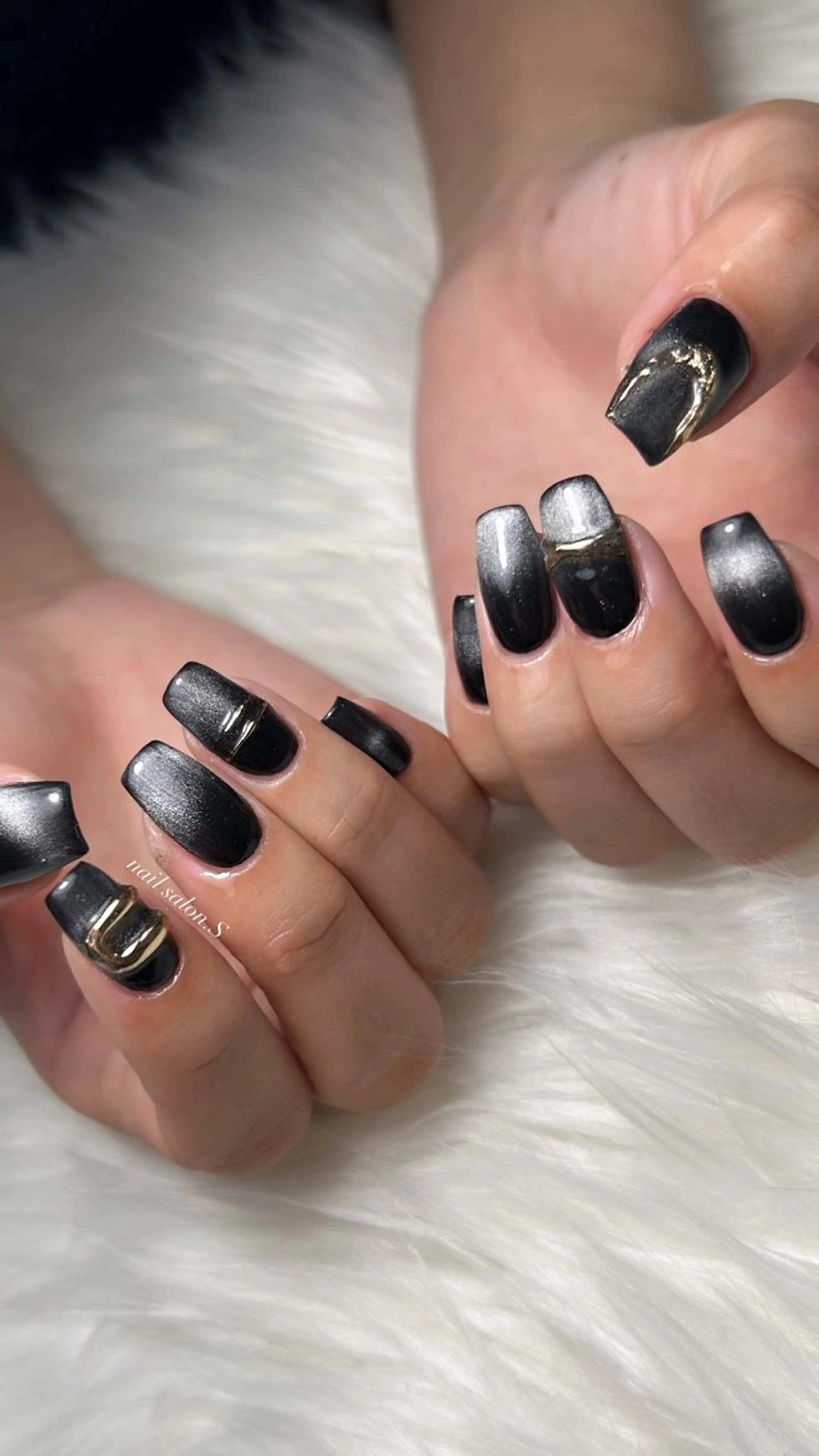 ネイル ジェルネイル ゴールド マグネットネイル 持ち込み ハンドネイル 関山 志乃のネイルデザイン