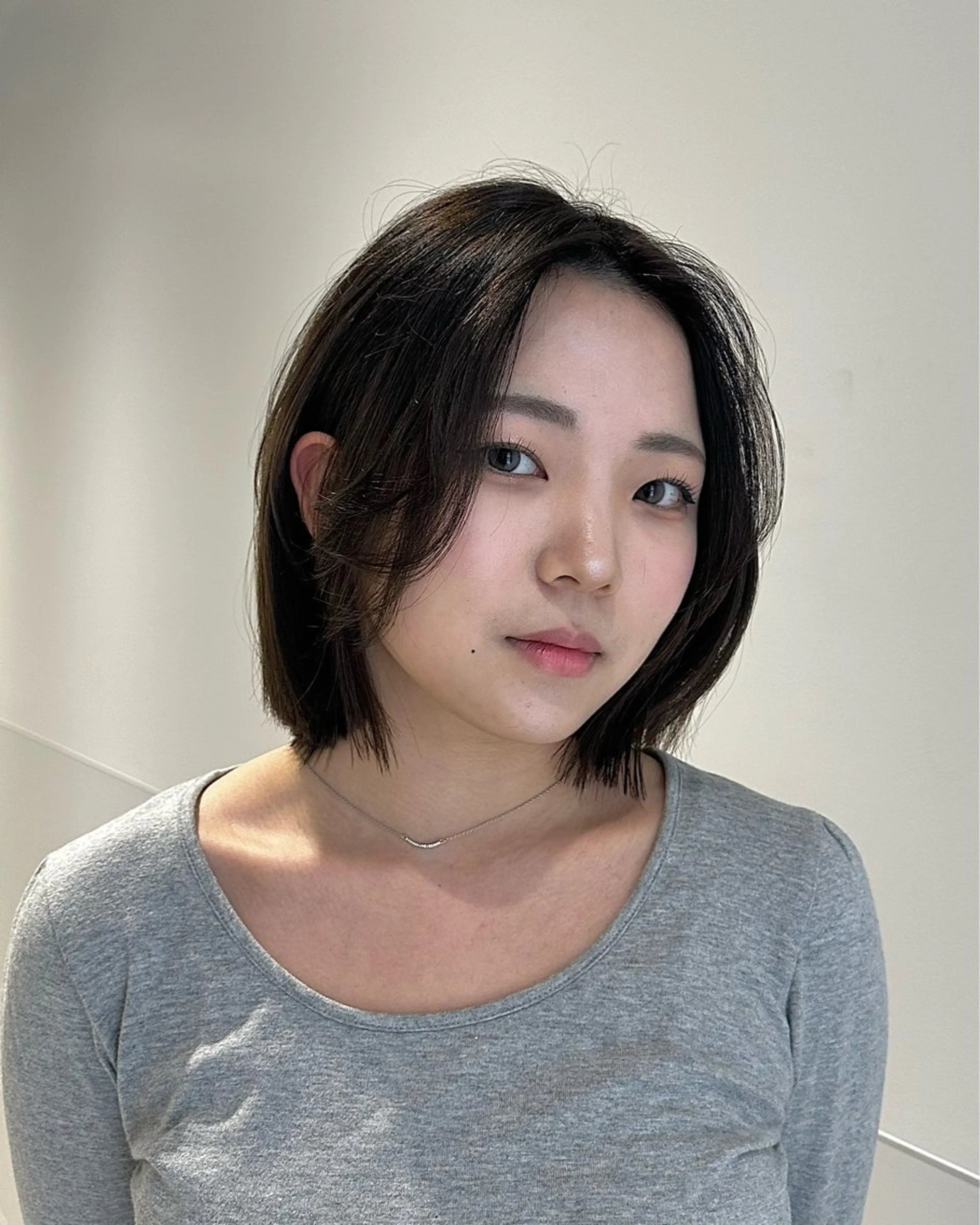 ショート カラー パーマ ヘアアレンジ メンズ 切りっぱなしボブ メンズ韓国風 ボブ くせ毛 髪質改善 韓国ボブ/髪質改善 ニュアンス特化RYOのヘアスタイル
