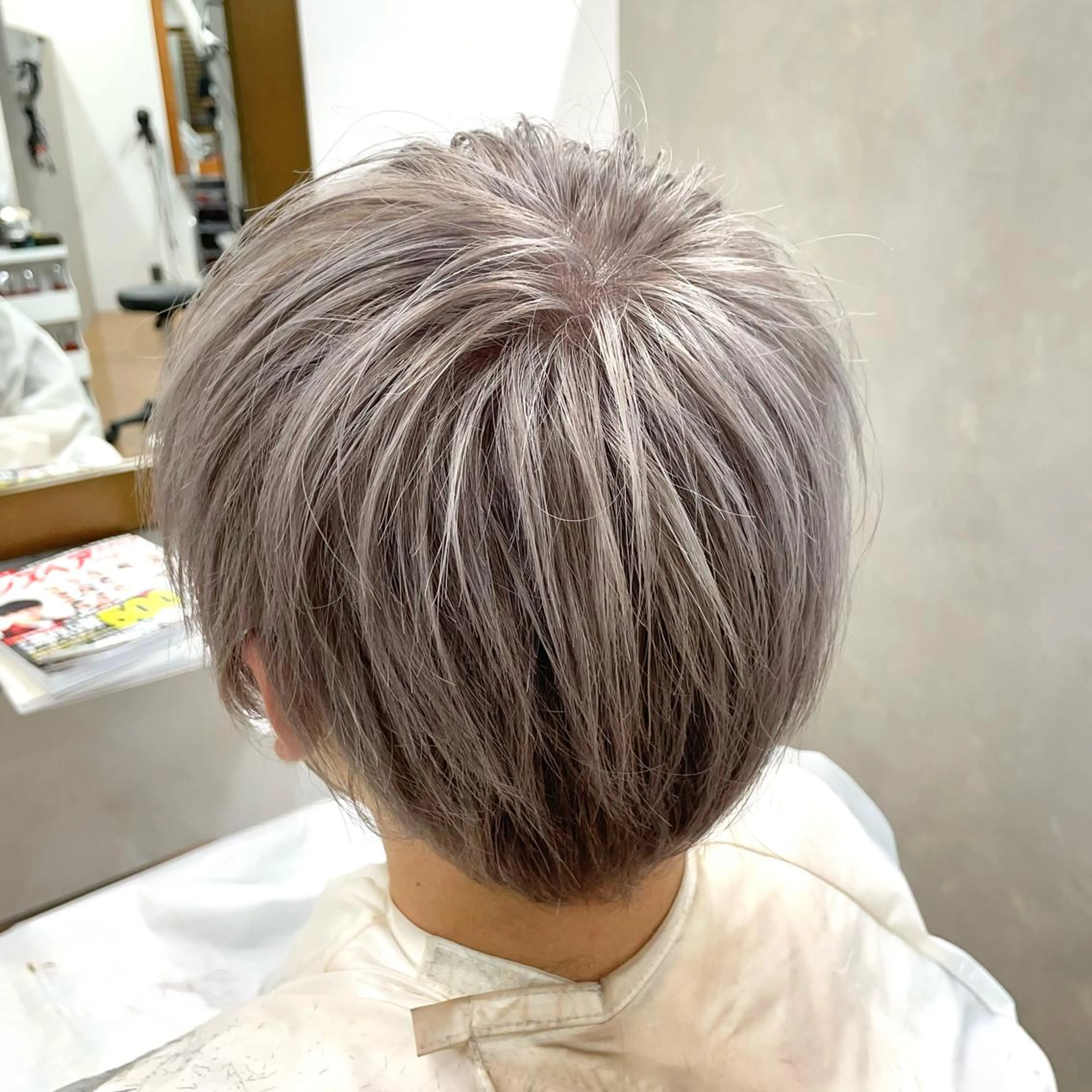 ショート カラー ブリーチ シルバー カット ヘアカラー 有田裕真 【ブリーチカラー】のヘアスタイル