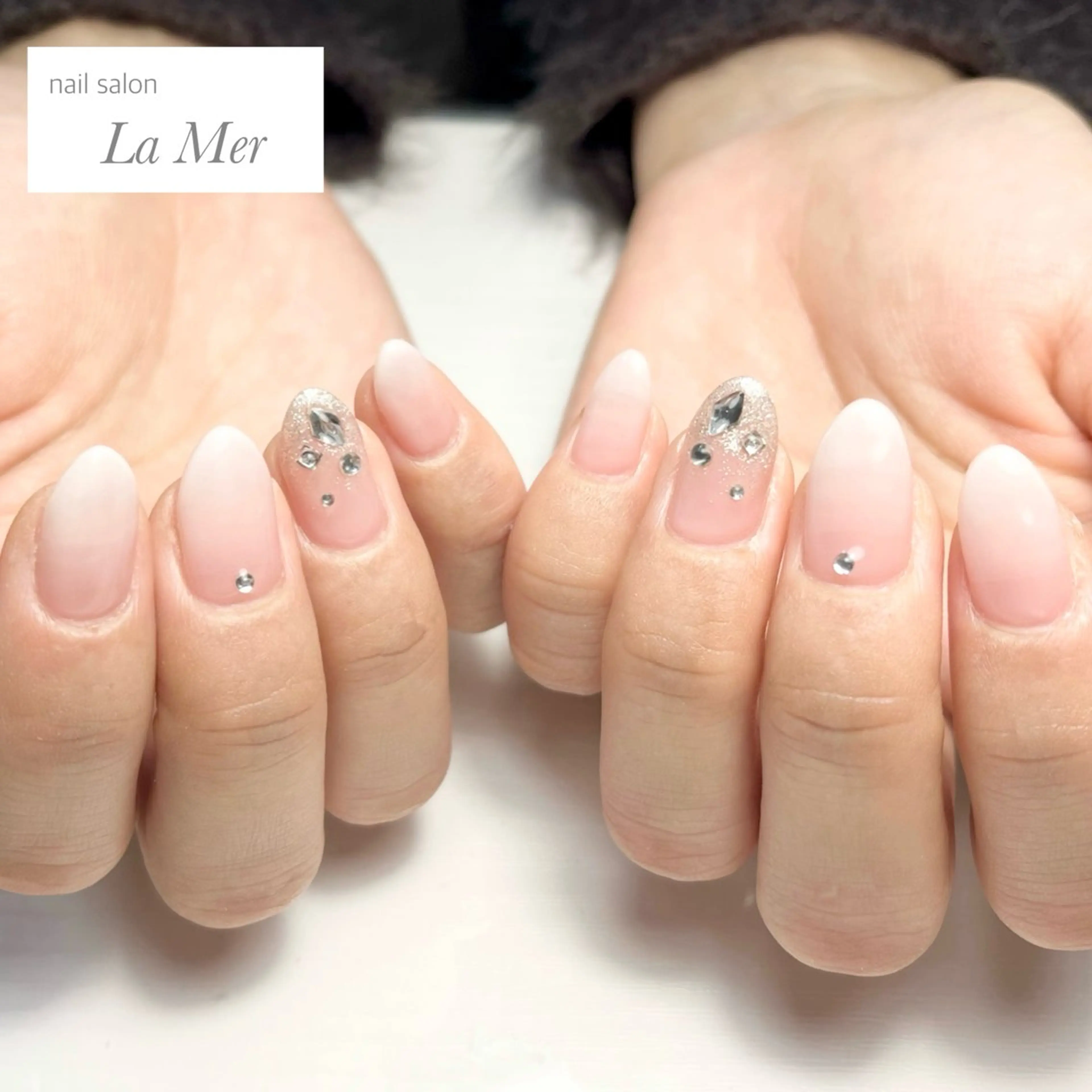 ネイル グラデーション キラキラネイル 持ち込み シルバー ストーンネイル nailsalon La Merのネイルデザイン