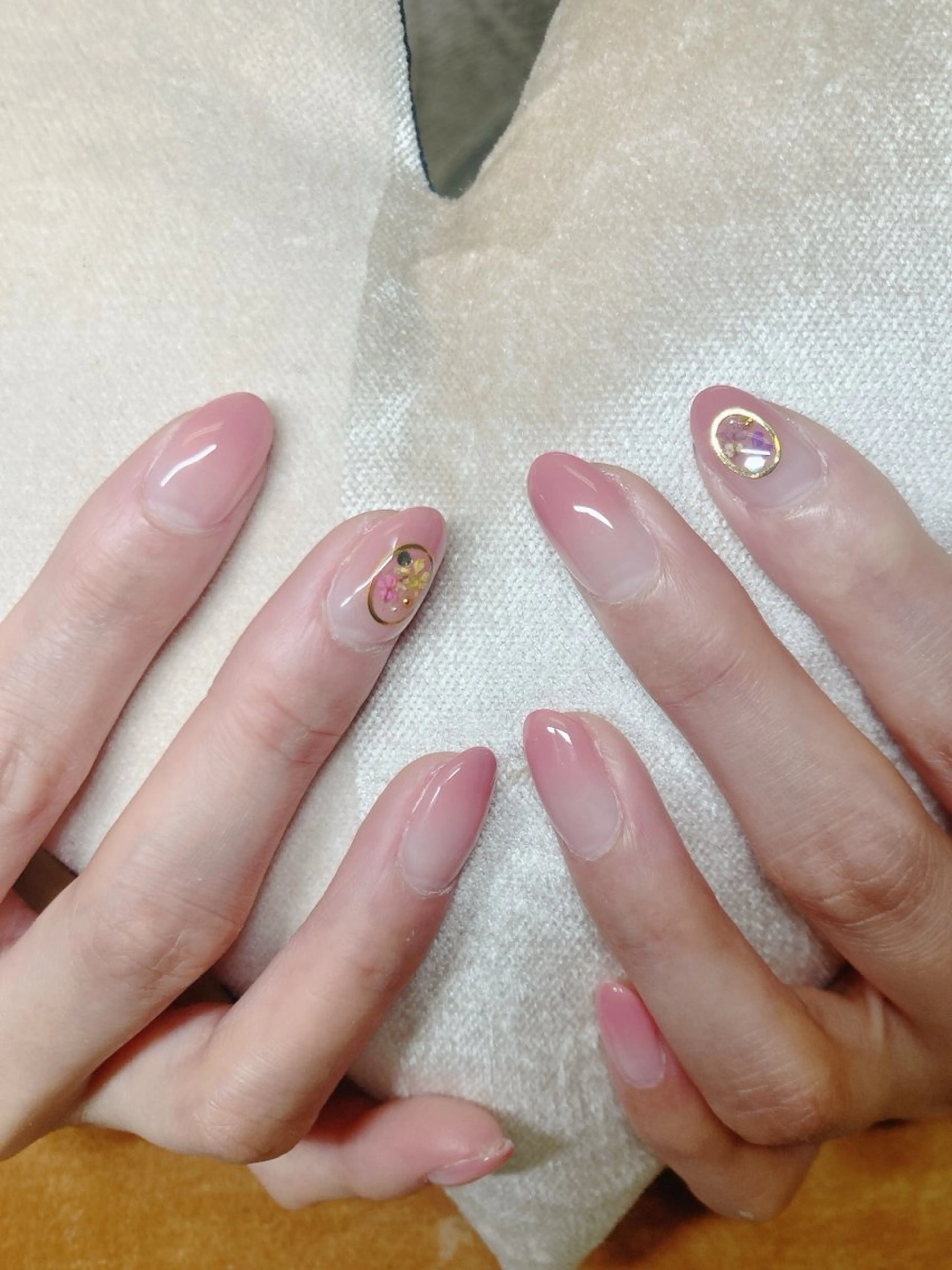 ネイル ECLAT エクラ所属・寺山 千鶴のネイルデザイン