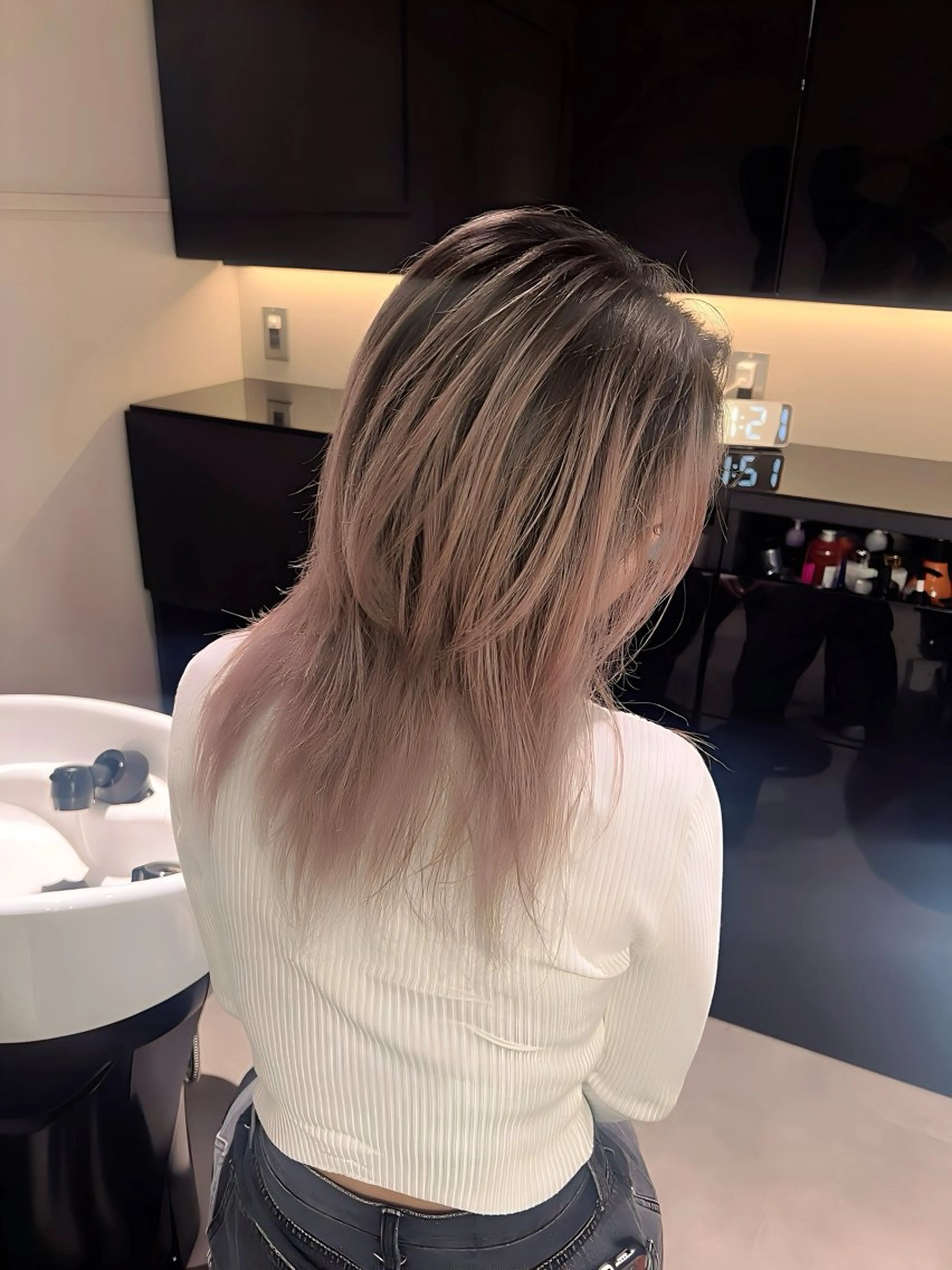 ミディアム カラー バレイヤージュ ベージュカラー ブリーチ グラデーションカラー ハイライトカラー 今が1番似合う自分に /志音のヘアスタイル