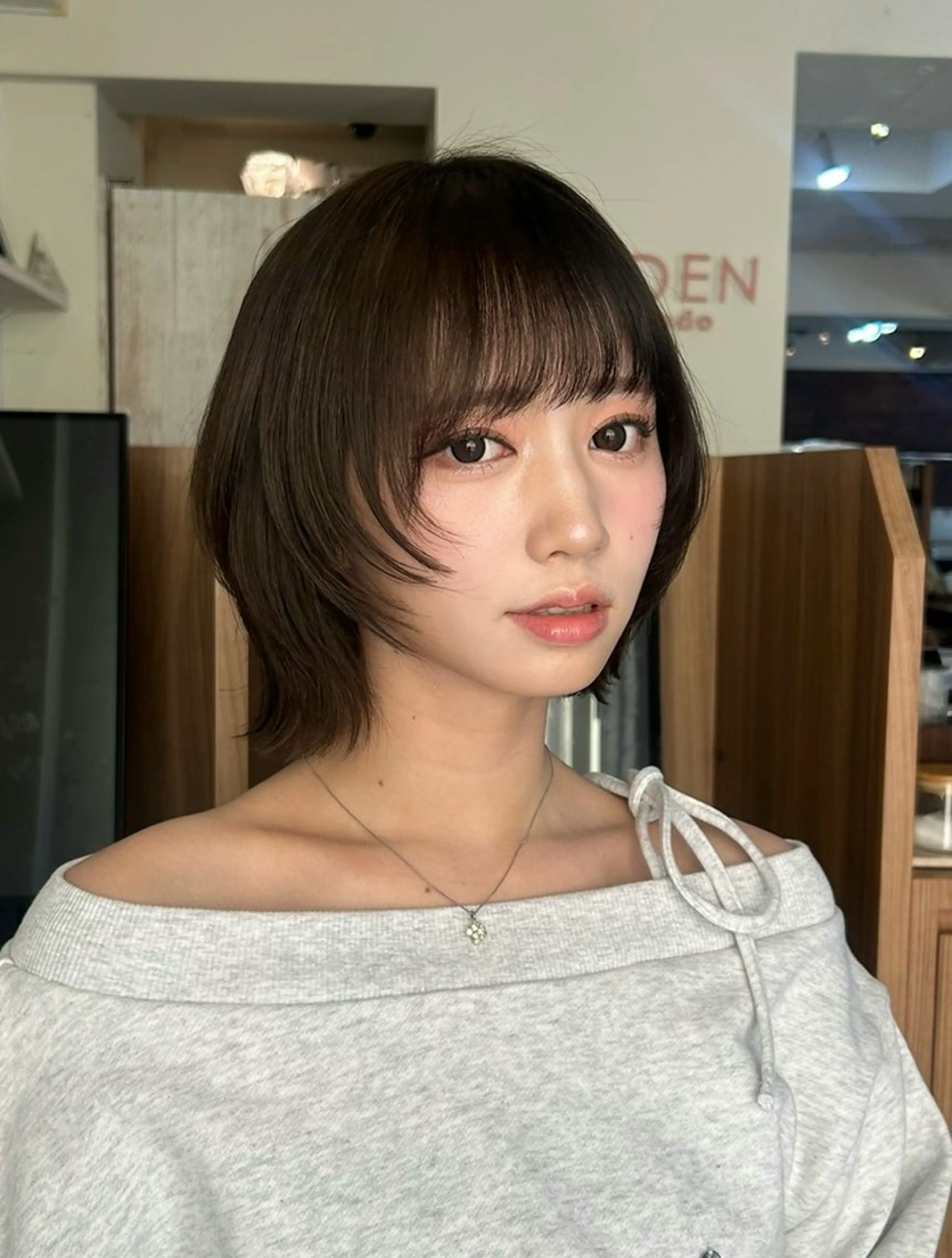 ショート カラー レイヤー/ボブ/透明 感カラー/佐藤奈由のヘアスタイル