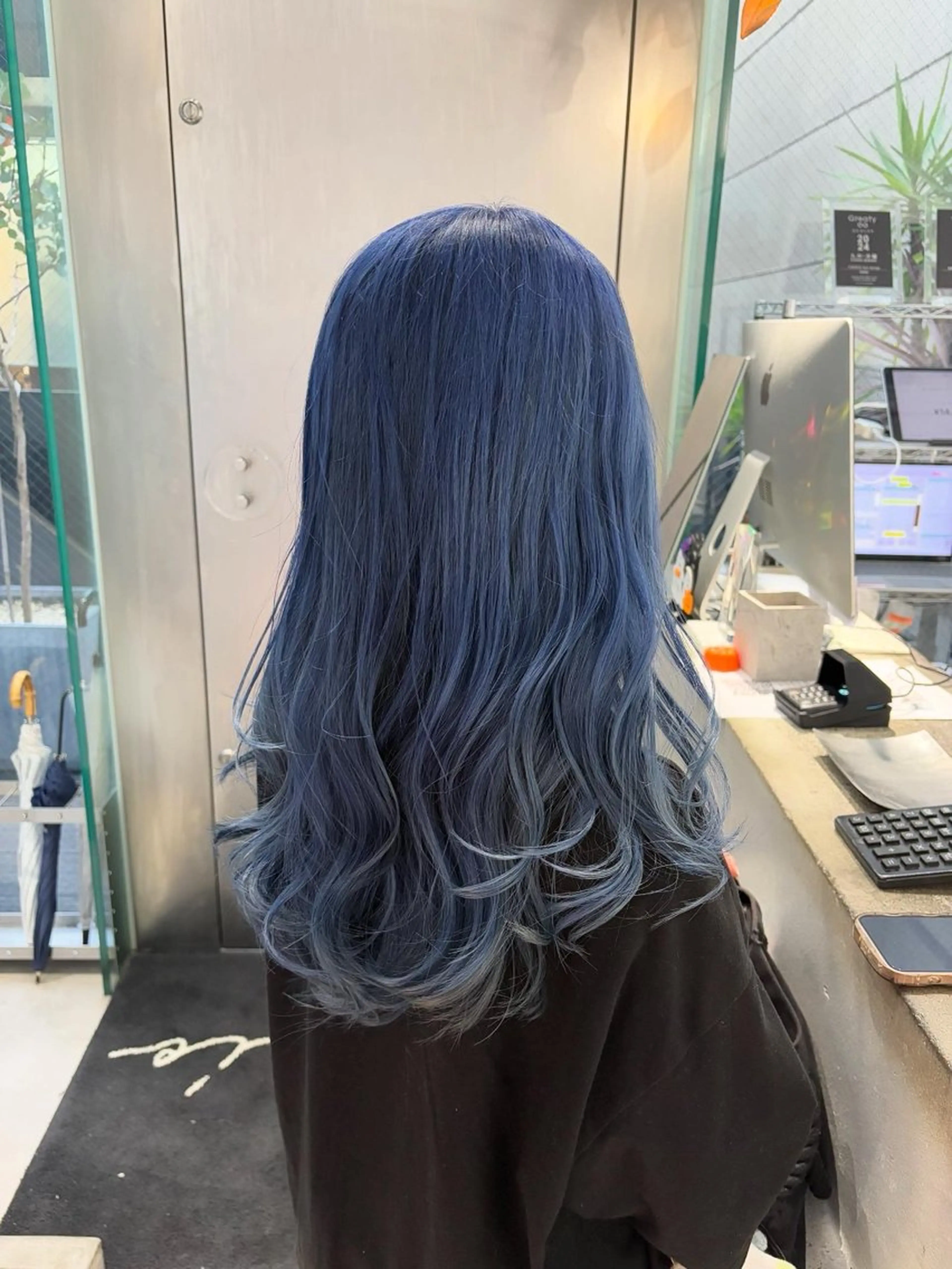 ロング カラー ブリーチ ブルーカラー シルバー ヘアカラー トリートメント インナーカラー/天神 ブリーチ/吉田のヘアスタイル
