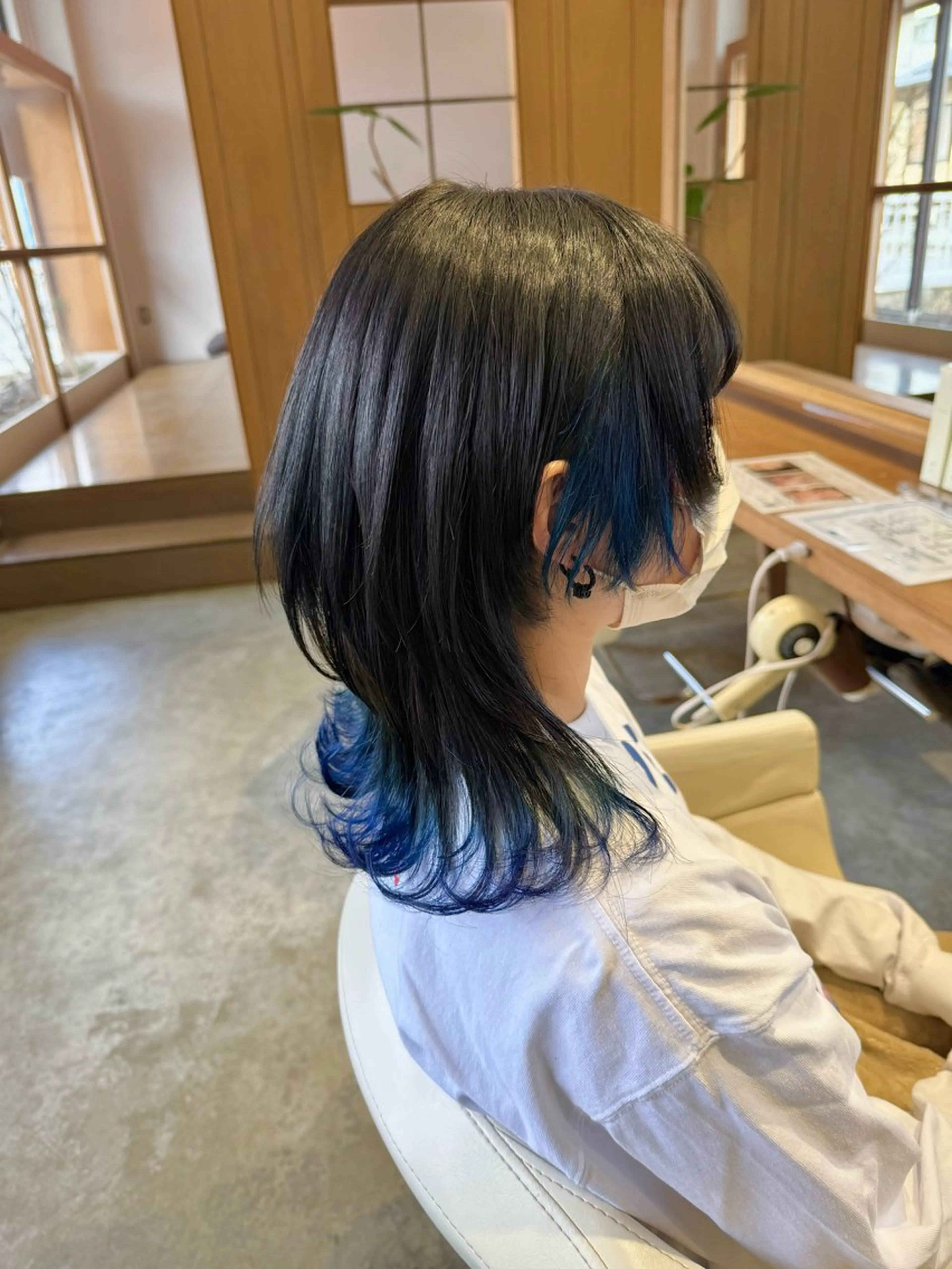 ミディアム カラー ブルーカラー ウルフカット カット ヘアカラー フラム所属・WATANABE MISAKIのヘアスタイル