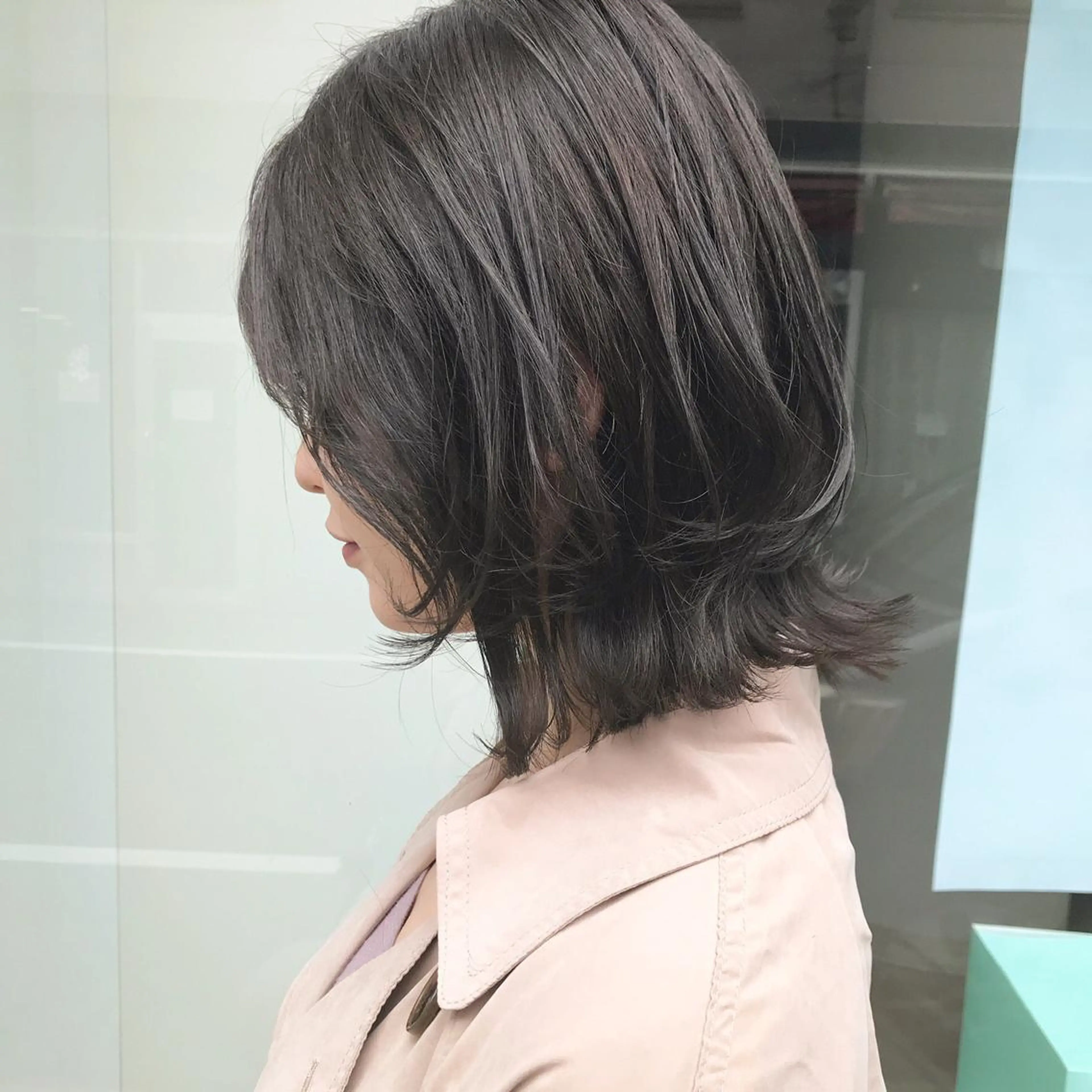 ミディアム くびれヘア レイヤーカット 外ハネヘア 鎌倉 彩のヘアスタイル