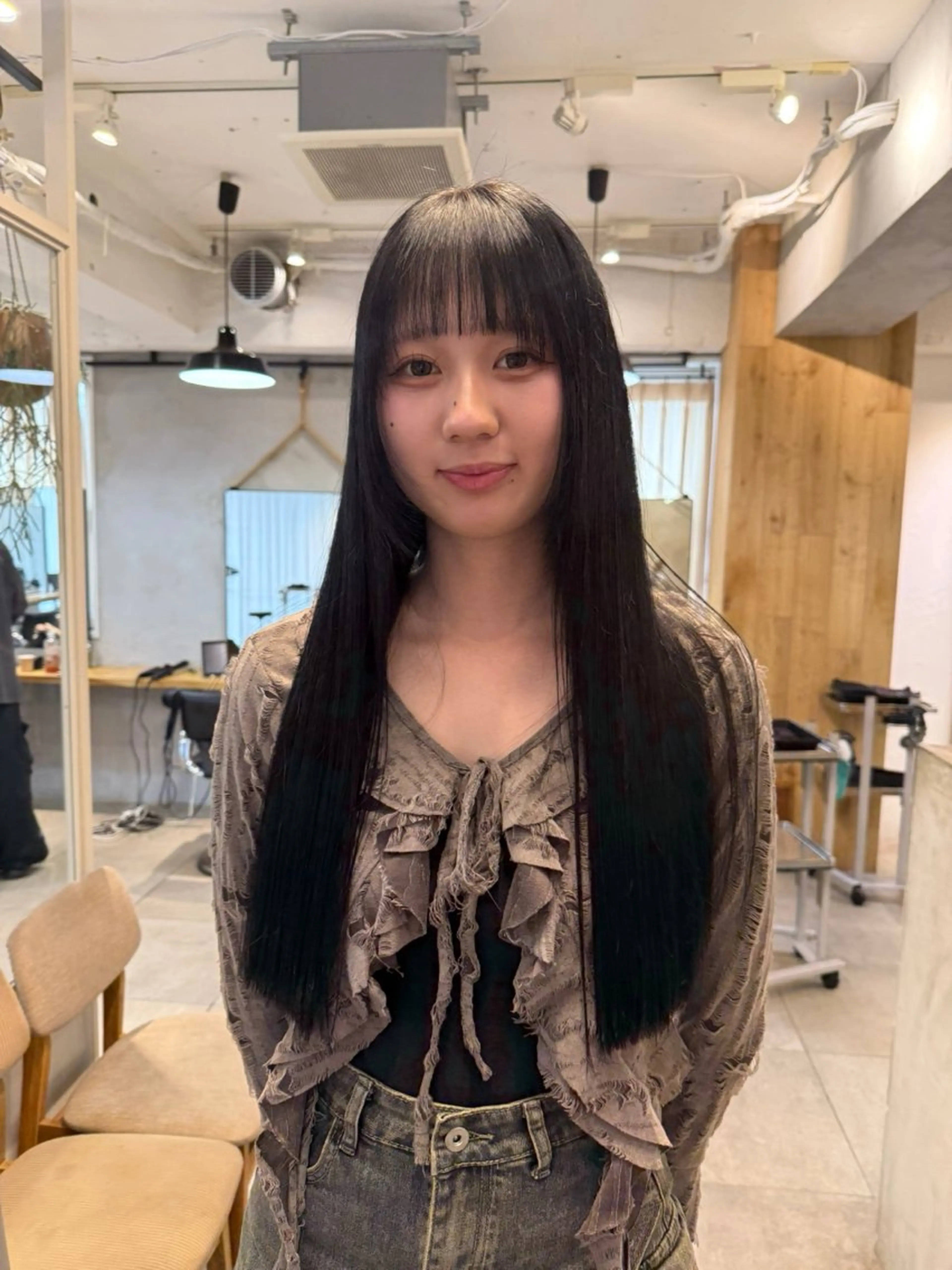 ロング カラー ミルクティー× グレージュMOMOのヘアスタイル