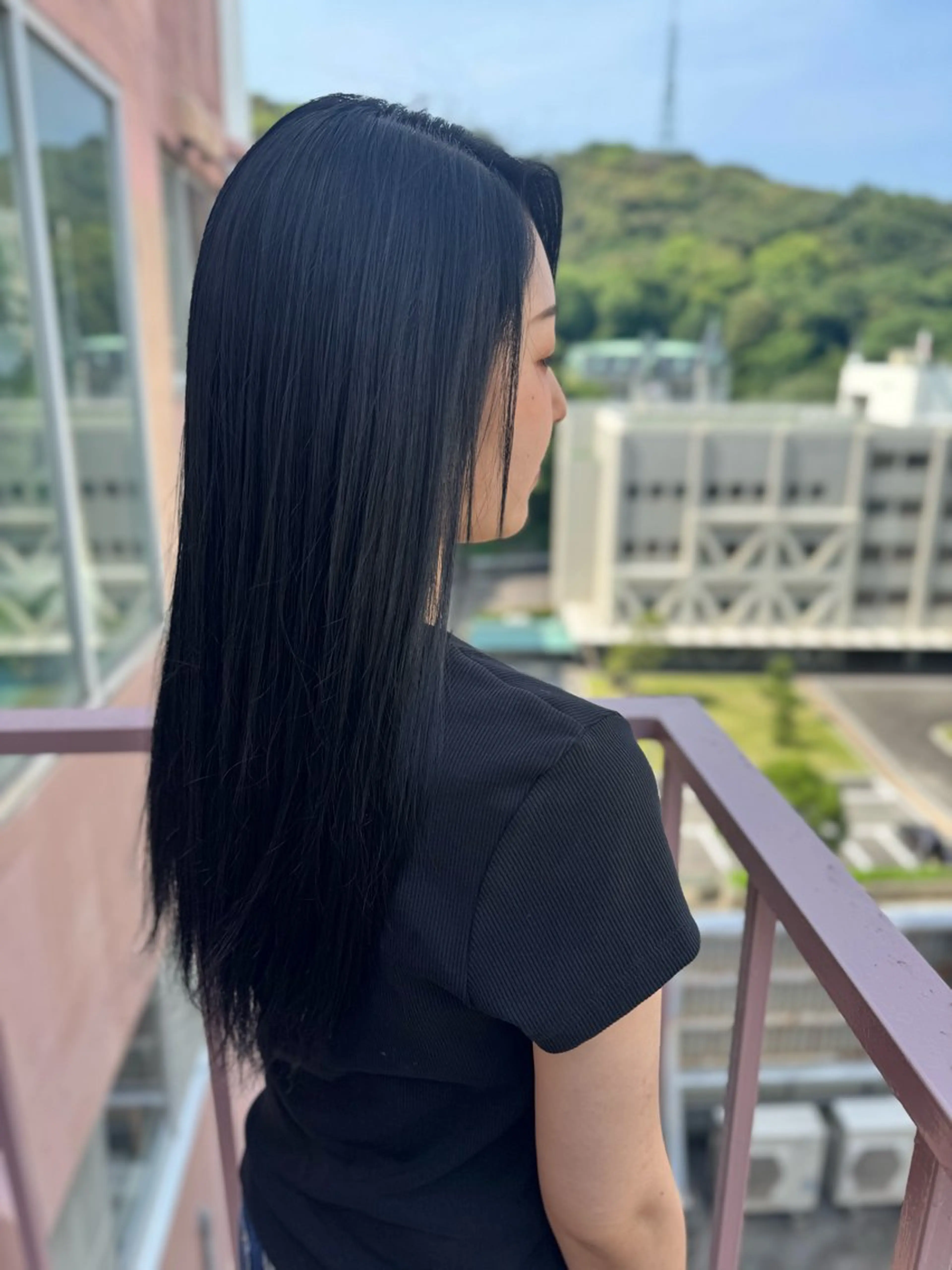 ロング カラー 黒髪 ブルーカラー ブルーブラック カット ヘアカラー トリートメント Viage （ビアージュ）のヘアスタイル