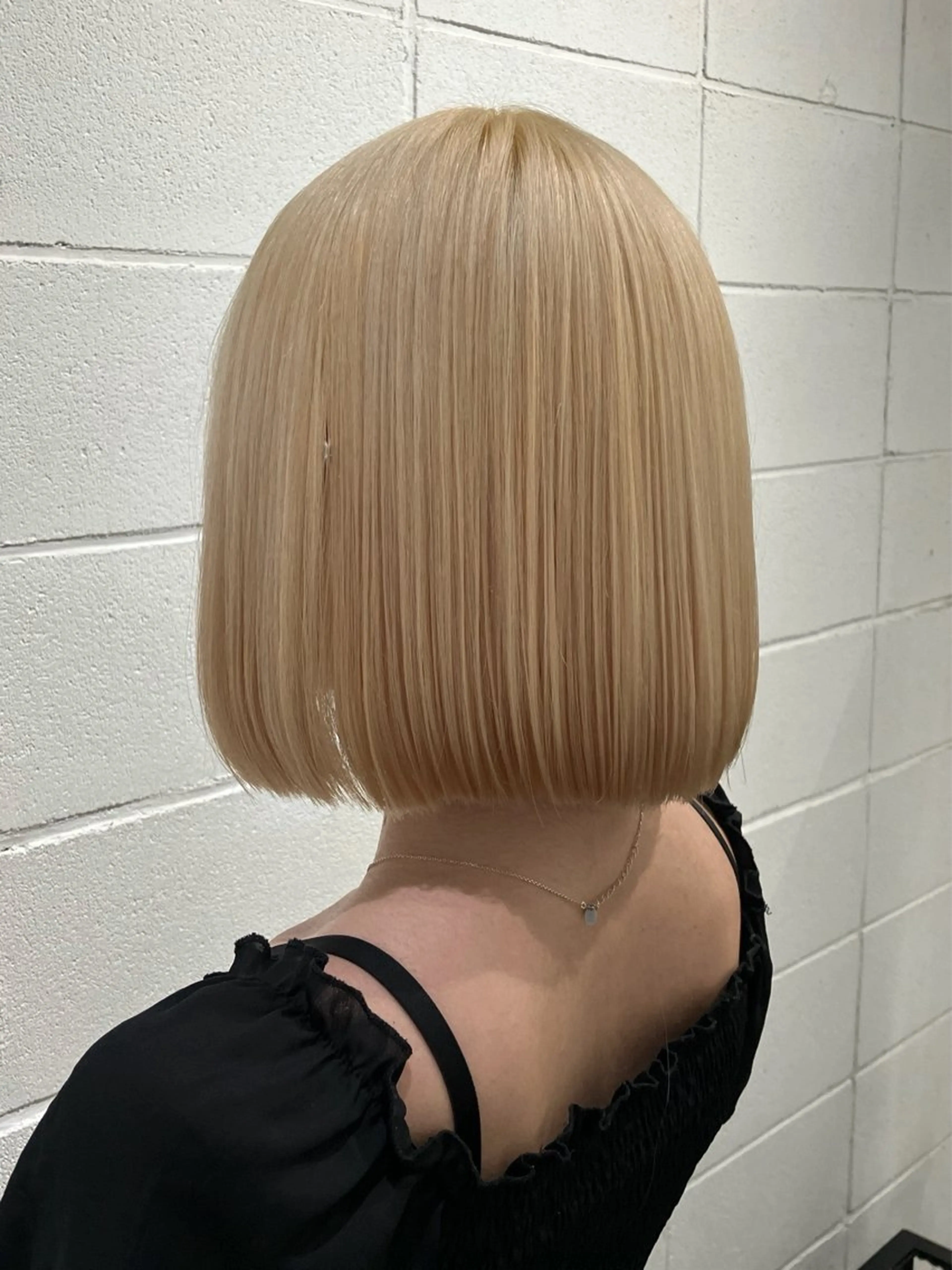 ミディアム カラー ベージュカラー ミルクティーベージュ 顔周りカット ryuei /原宿のヘアスタイル