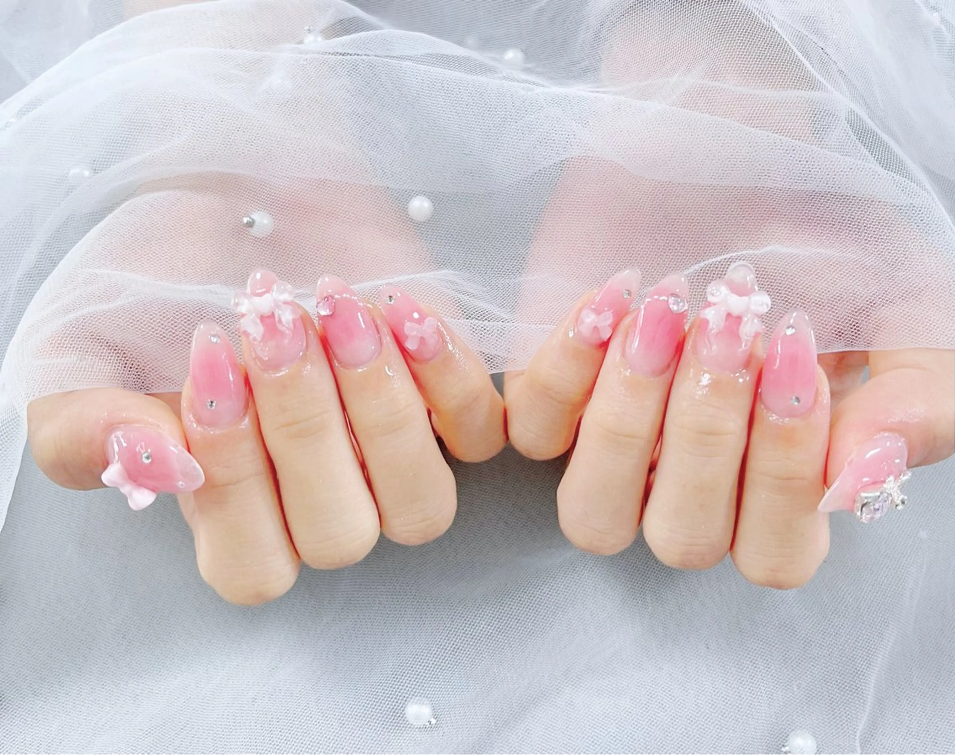 ネイル オーロラネイル クリアネイル フラッシュネイル ジェルネイル グラデーション ハンドネイル Amee Nailsalonのネイルデザイン