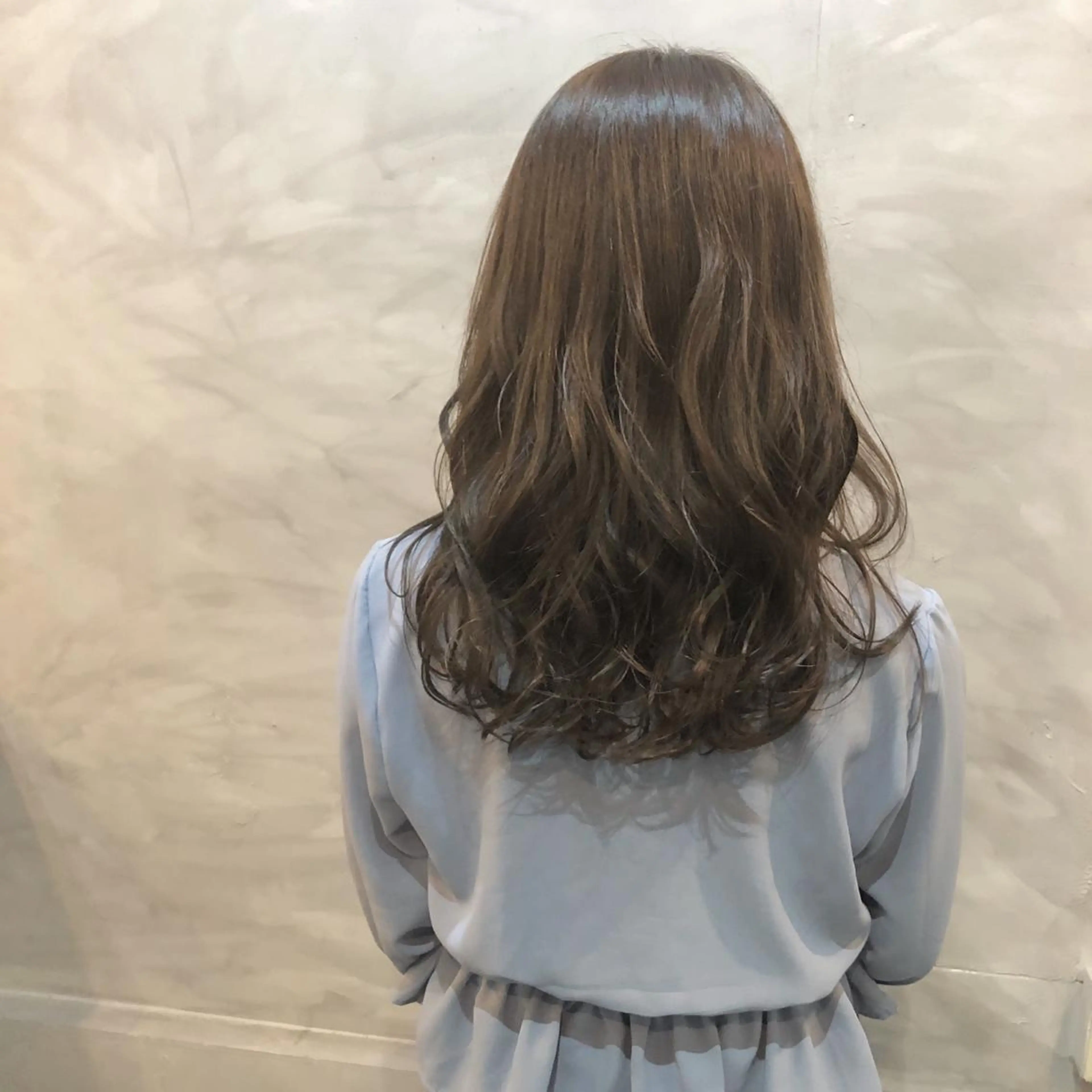 セミロング YUNA ユウナのヘアスタイル