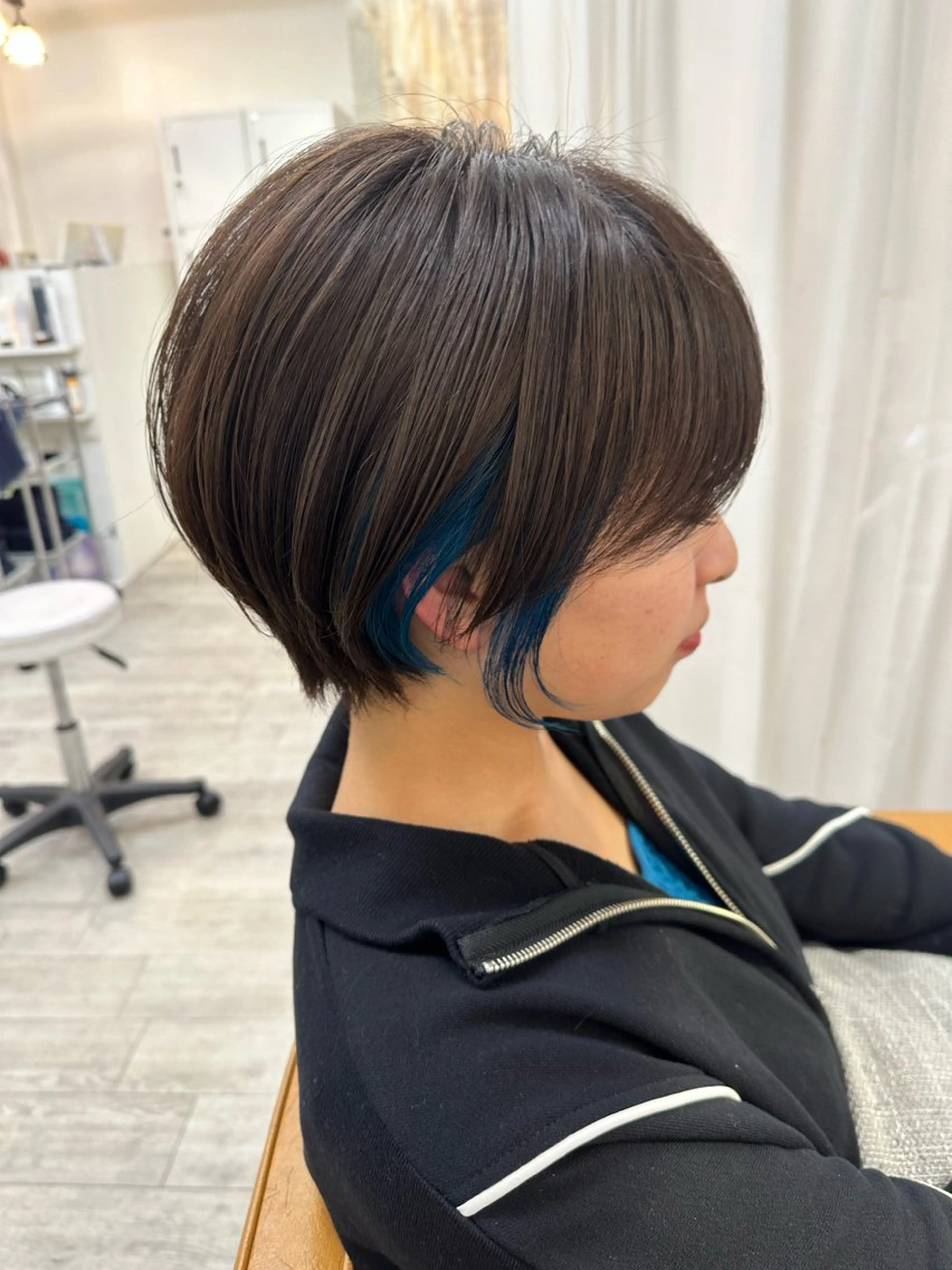 ショート カラー ショートボブ 丸みショート ブルーカラー イヤリングカラー インナーカラー カット ヘアカラー トリートメント 🌈ショート/レイヤ ーカット/中村崇宏のヘアスタイル