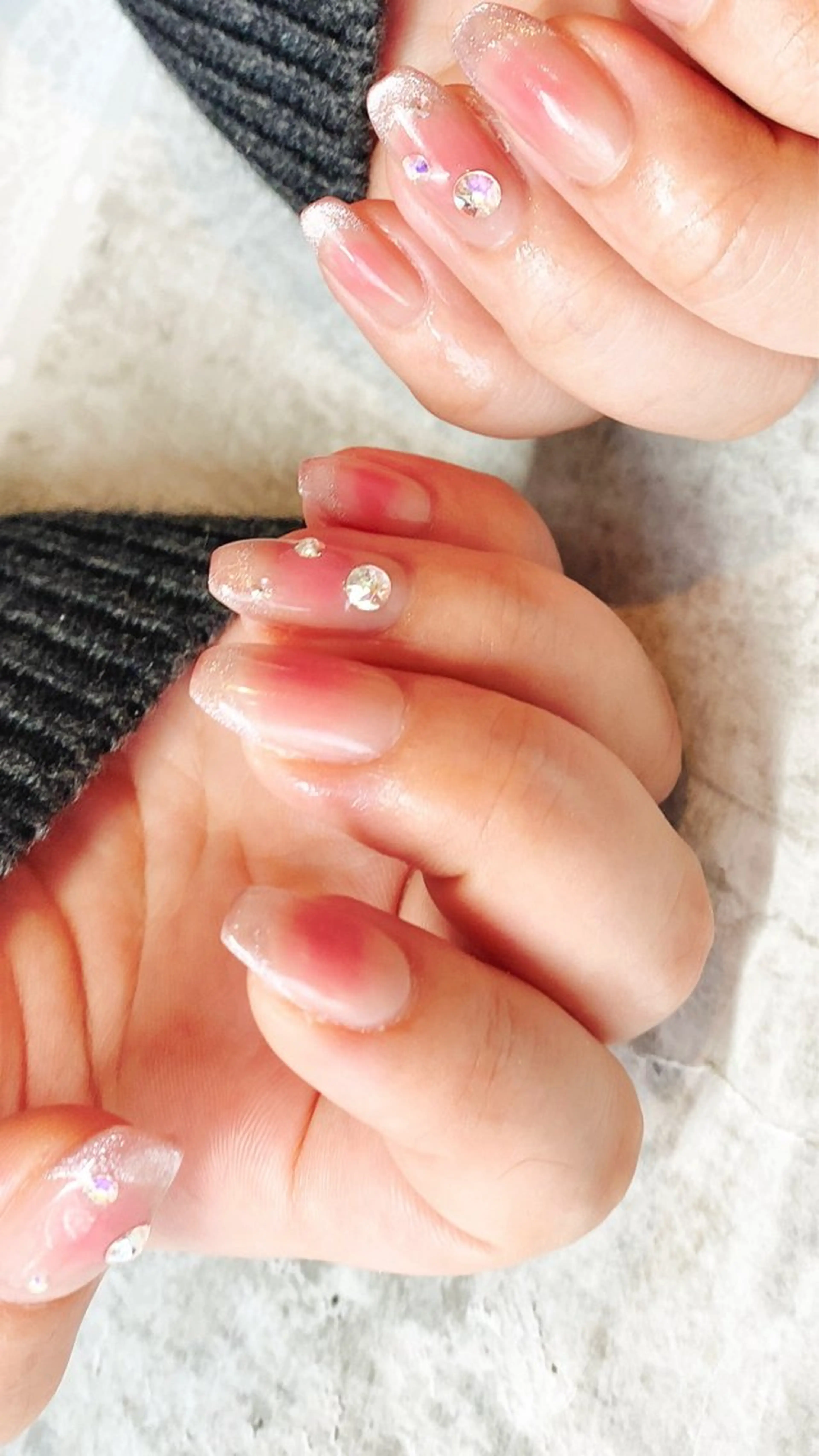 ネイル チークネイル グラデーション ハンドネイル Aoi💅🏻 表参道のネイルデザイン