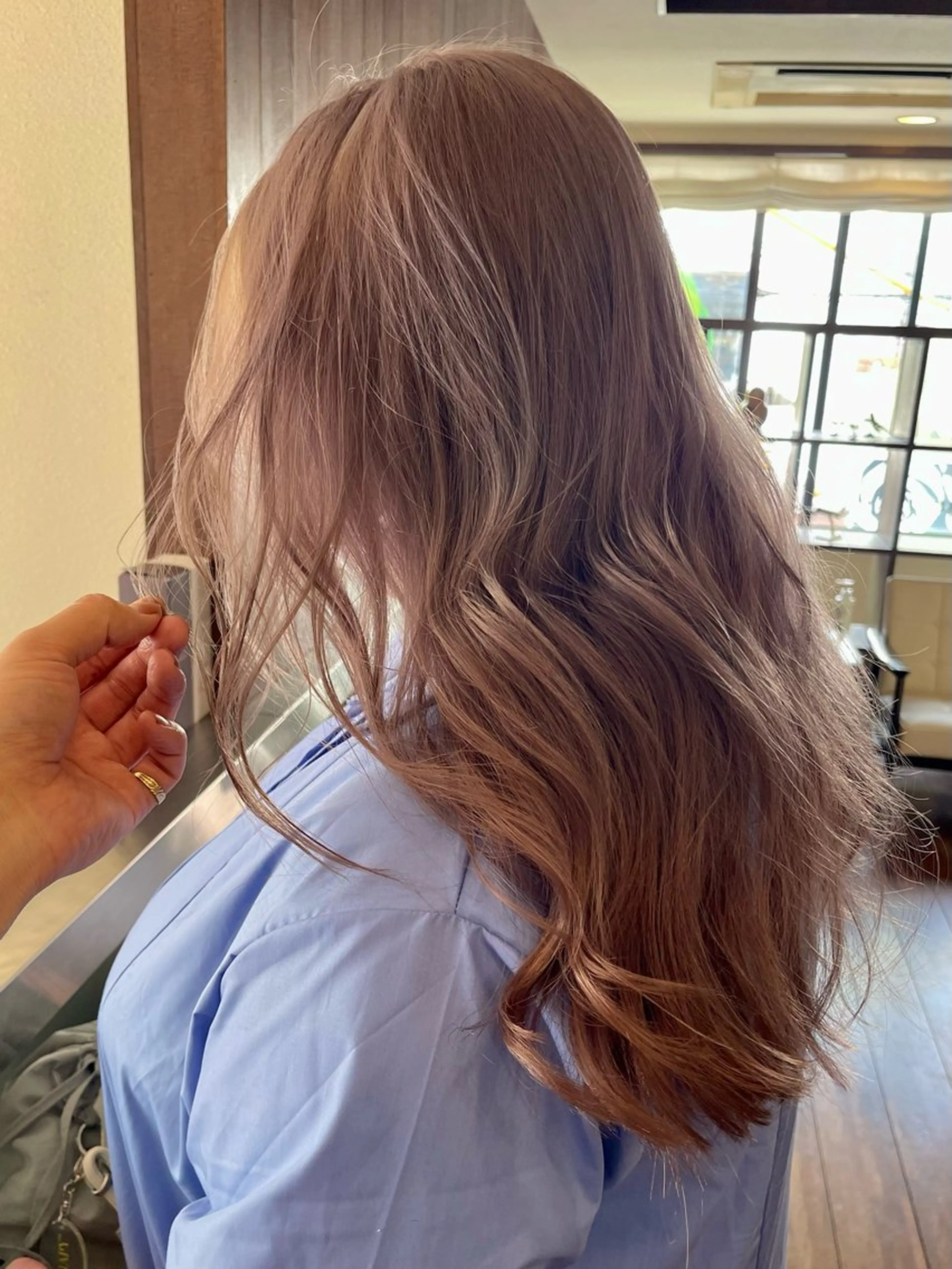 ロング カラー ベージュカラー ラベンダーカラー ラベンダーベージュ カット ヘアカラー トリートメント 髪質改善ｶﾗｰ ｹｱﾌﾞﾘｰﾁ/ﾀﾑのヘアスタイル