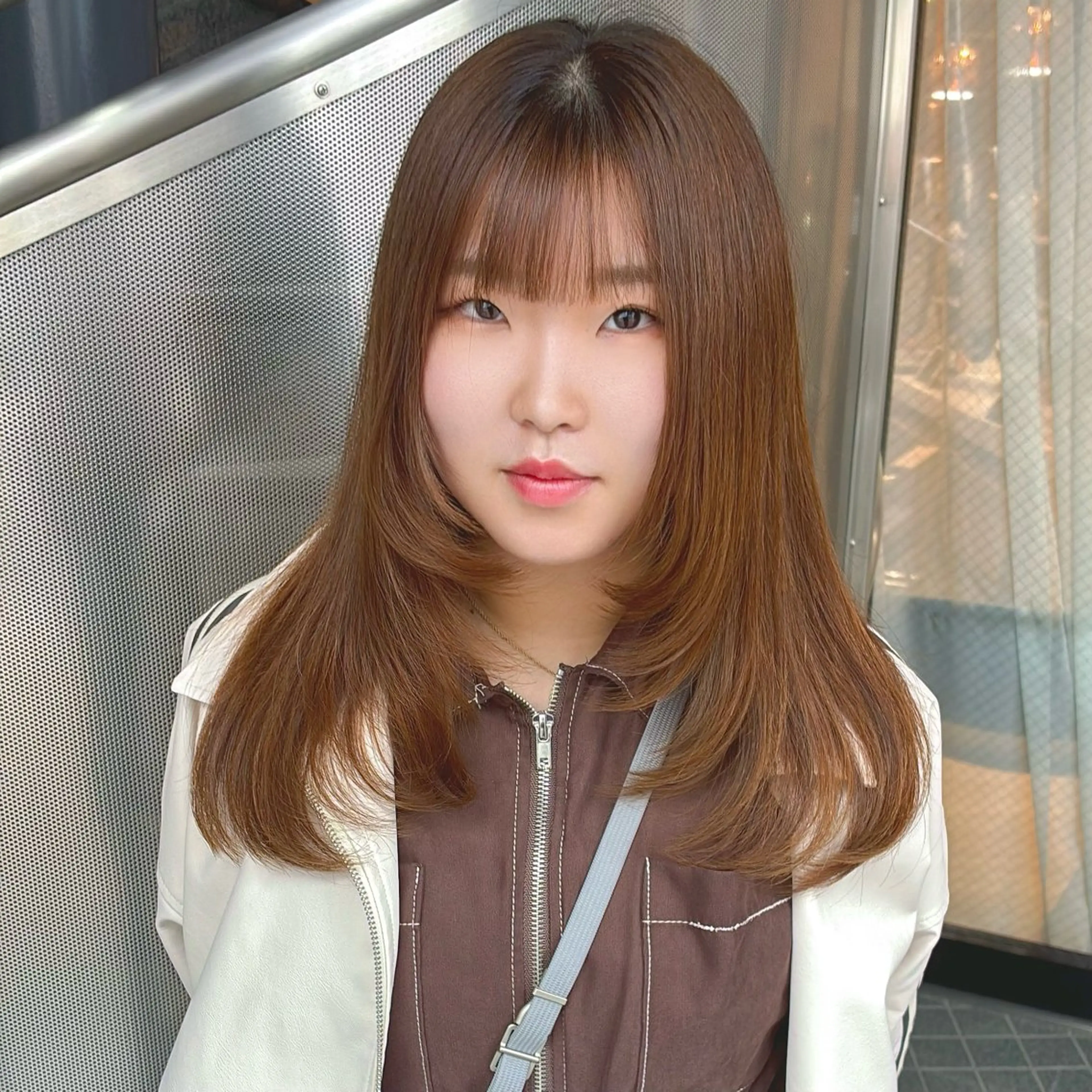 ミディアム レイヤーカット カット ヘアカラー calna 古賀 菜摘のヘアスタイル