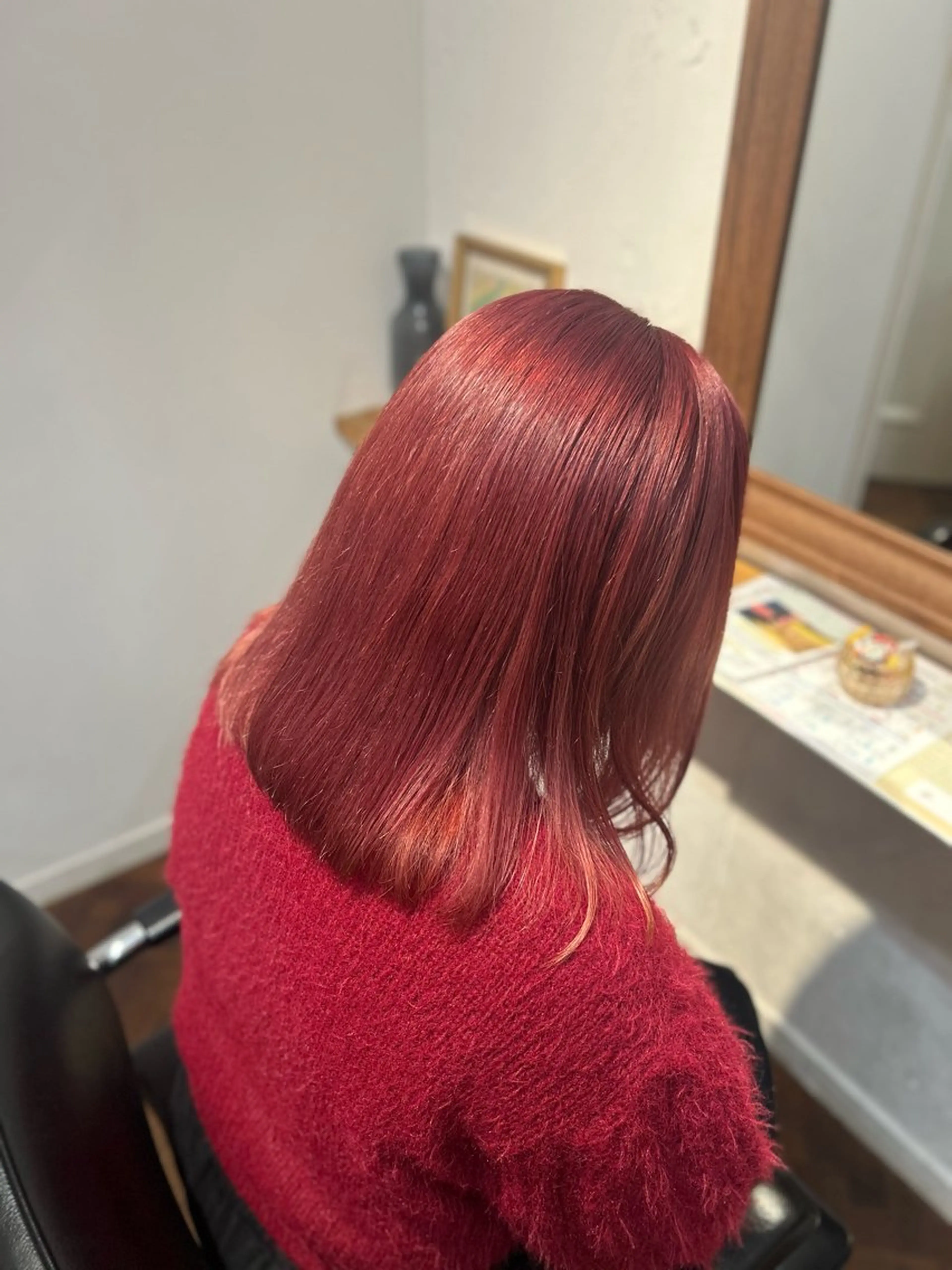 ミディアム カラー ブリーチ レッドカラー ヘアカラー 🐶あゆか 🐶のヘアスタイル