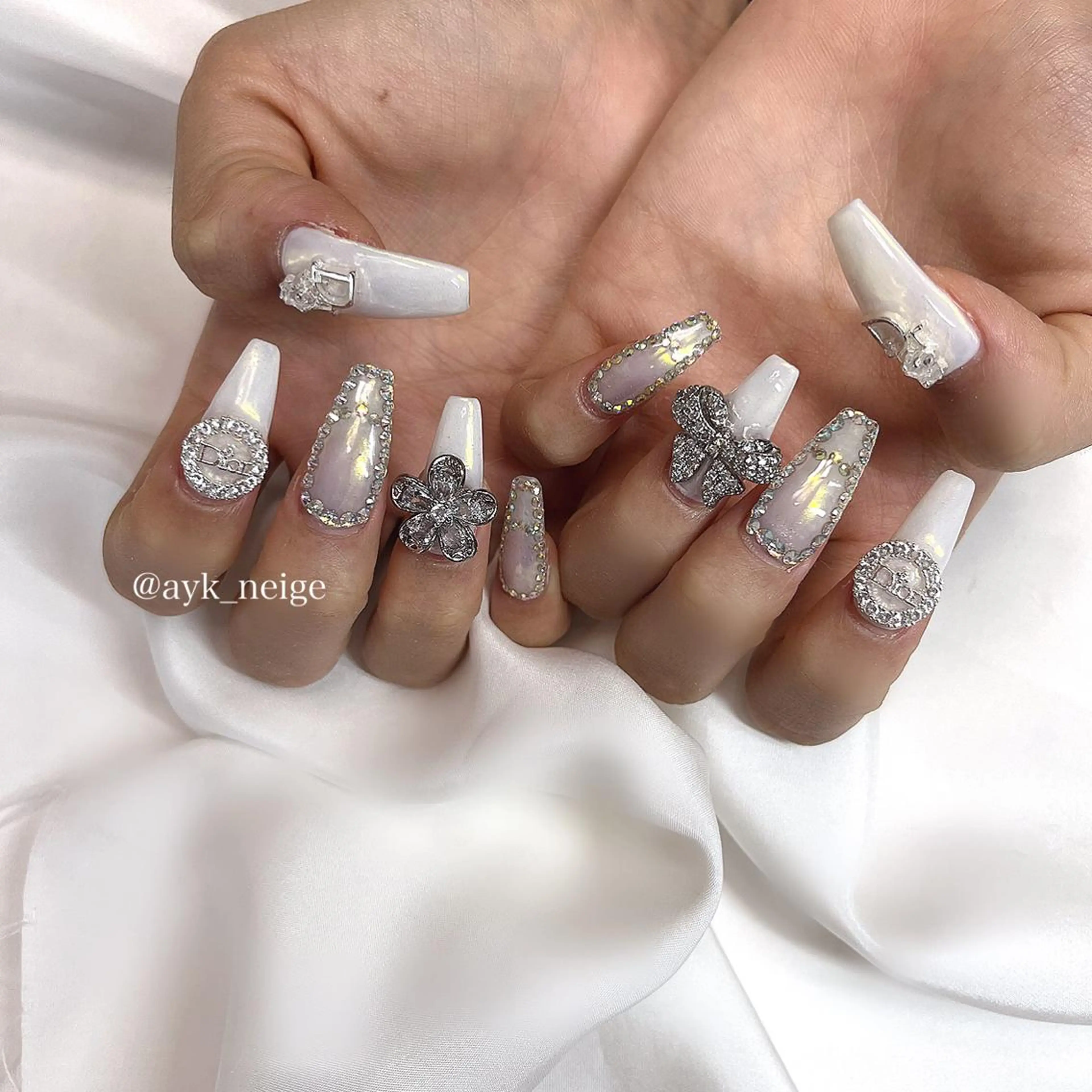 ネイル フットネイル グラデーション キラキラネイル 韓国ネイル マグネットネイル n'eige nail所属・大谷 綾香のネイルデザイン