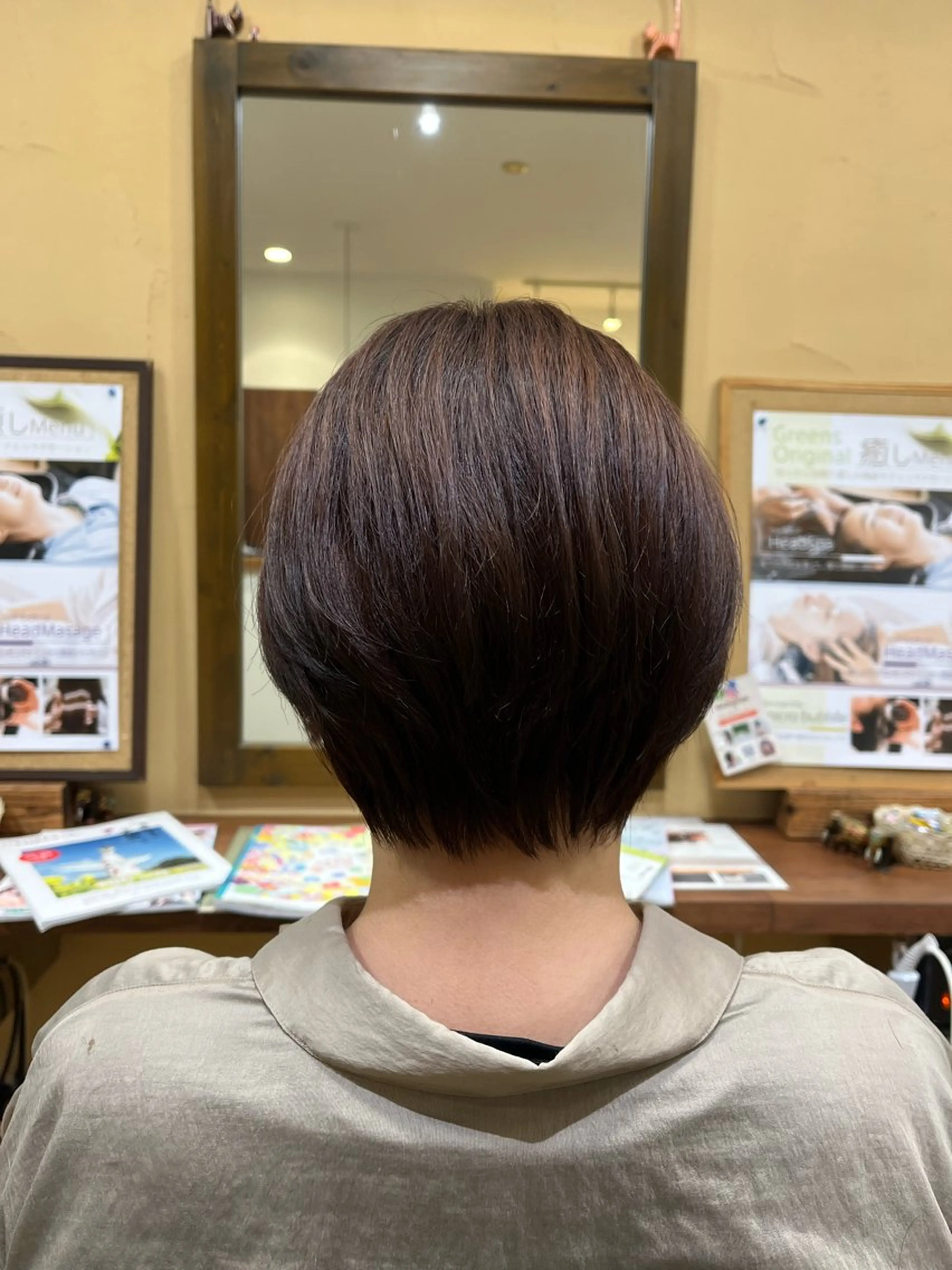 ショート カラー グレージュ ピンクカラー Greens Yokoのヘアスタイル