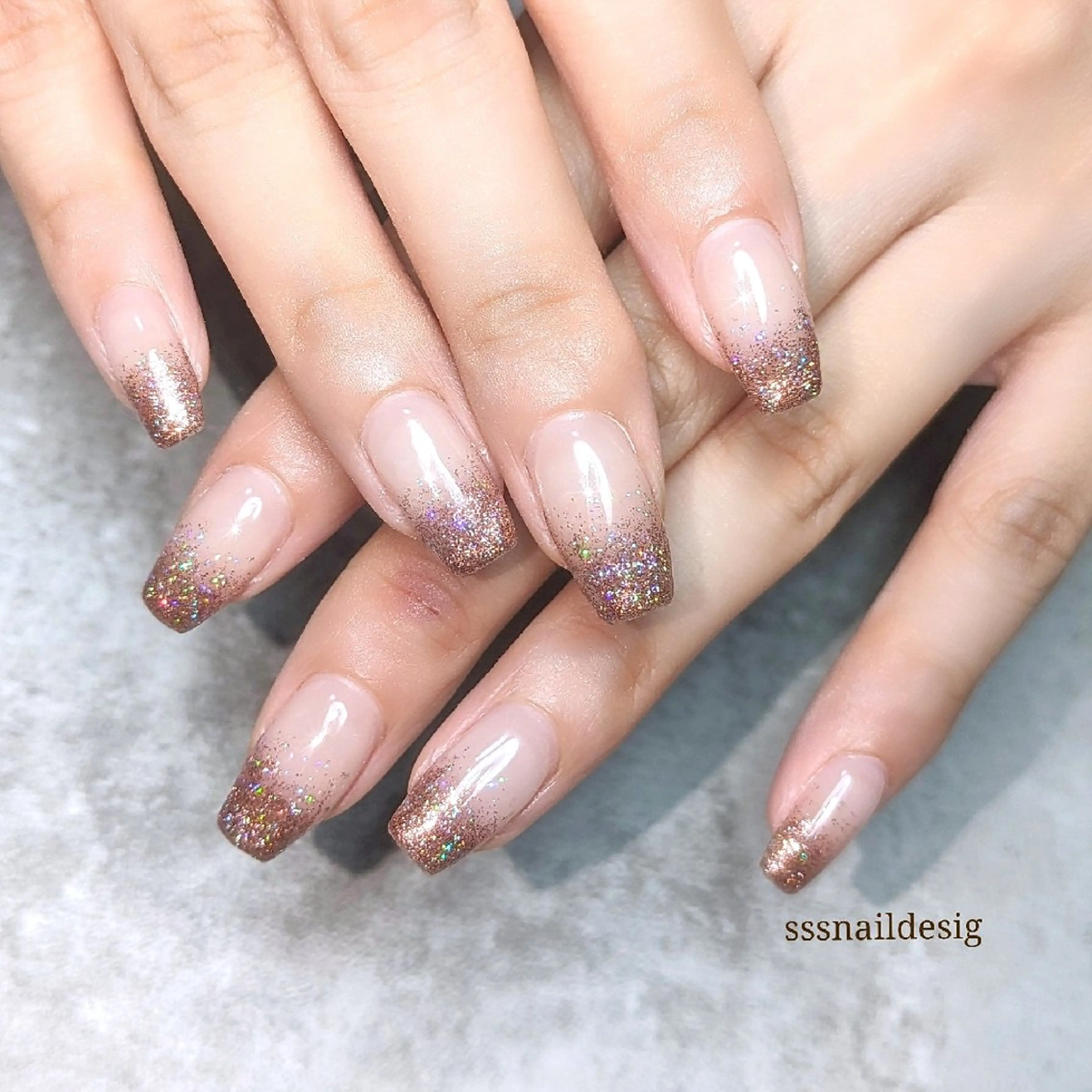 ネイル フラッシュネイル グラデーション ラメ(グリッター) ラメグラデーション ハンドネイル 塩見 聖子のネイルデザイン