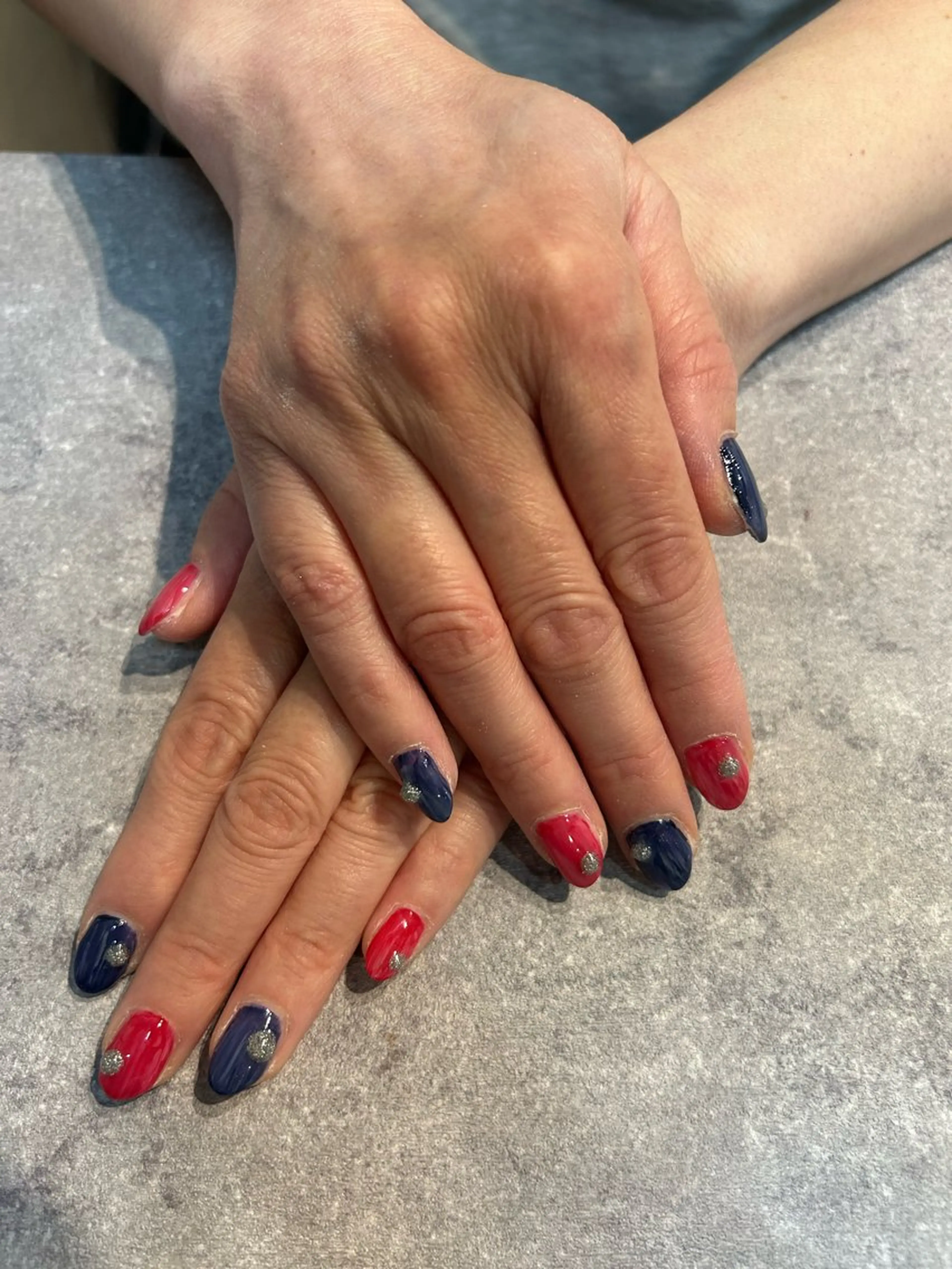ネイル ブルー ラメ(グリッター) 赤色 シルバー ホワイト A. LIBRE.のネイルデザイン