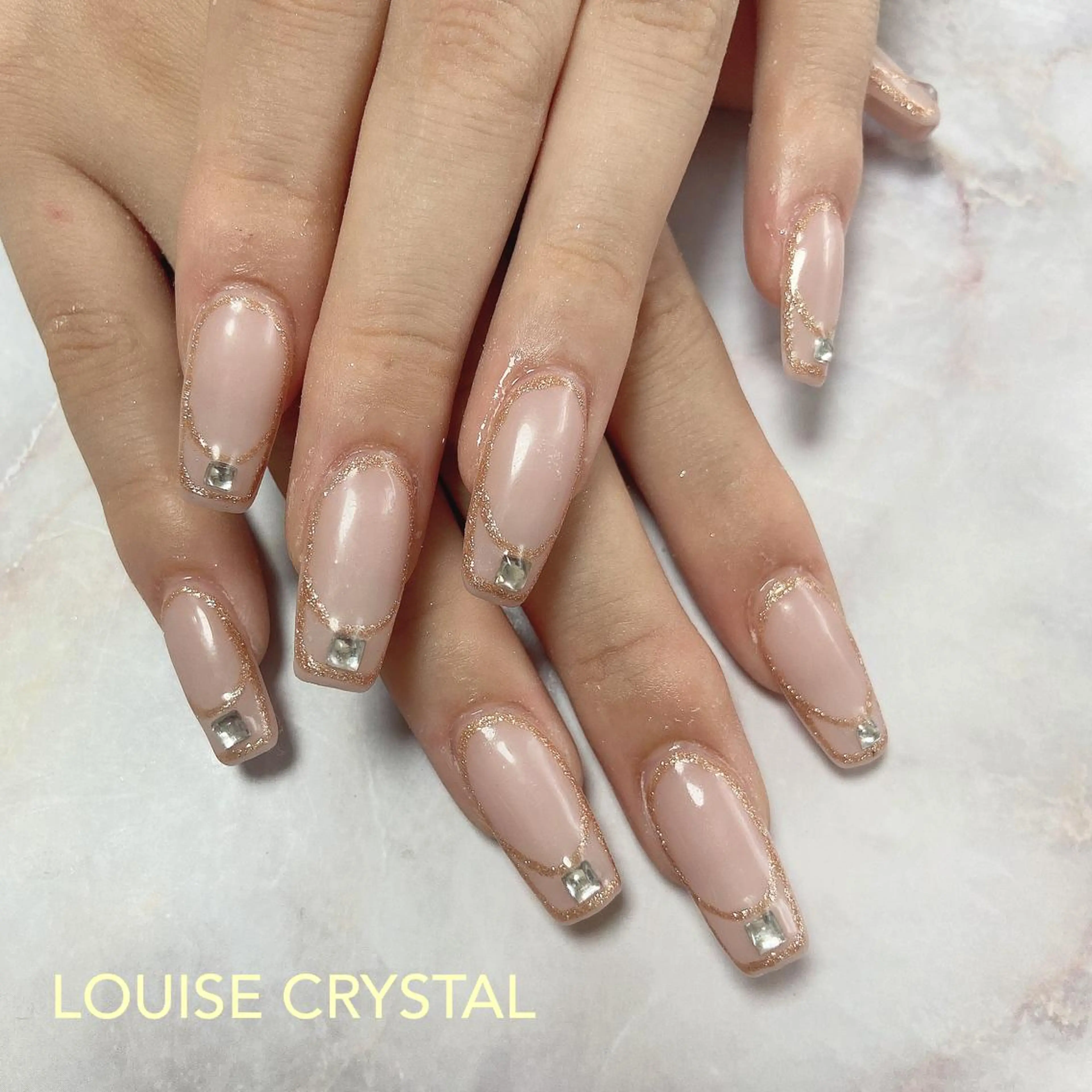 ネイル ハンドネイル LOUISE CRYSTALのネイルデザイン