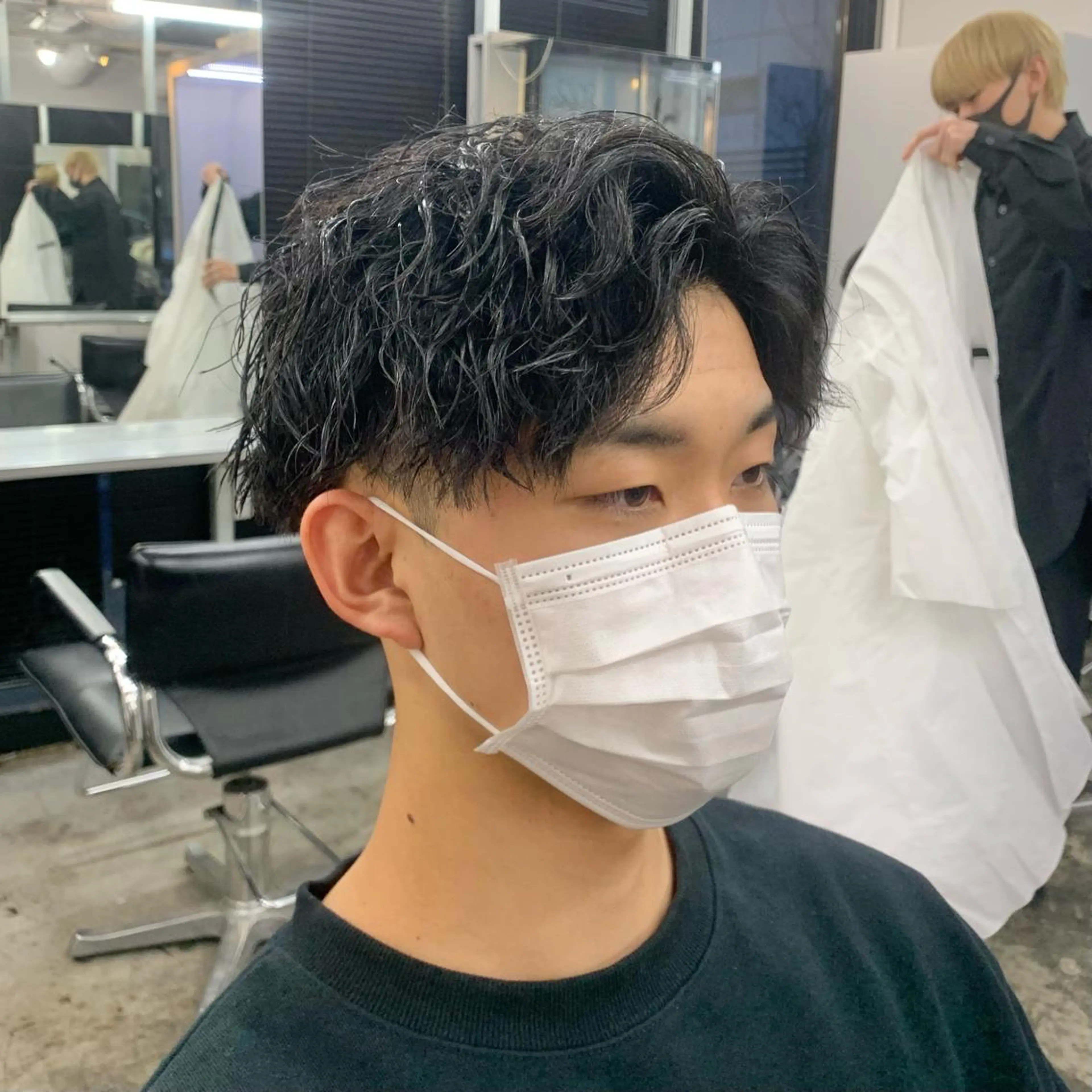 ショート パーマ メンズ センターパート ショートヘア カット パーマ メンズ特化美容師/ 藤戸 椋のヘアスタイル