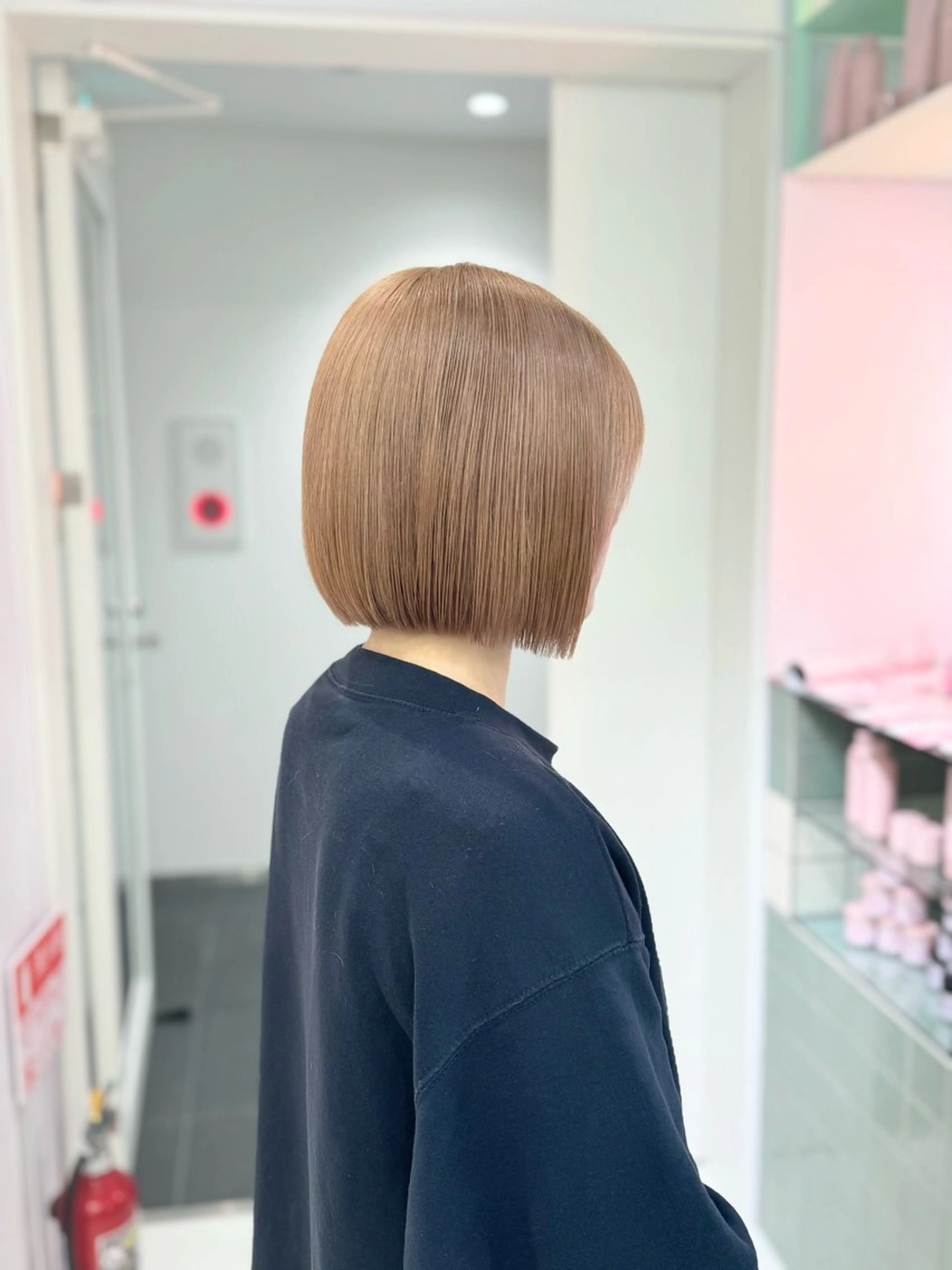 ショート カラー amane໒꒱うる艶 ブリーチ透明感カラーのヘアスタイル